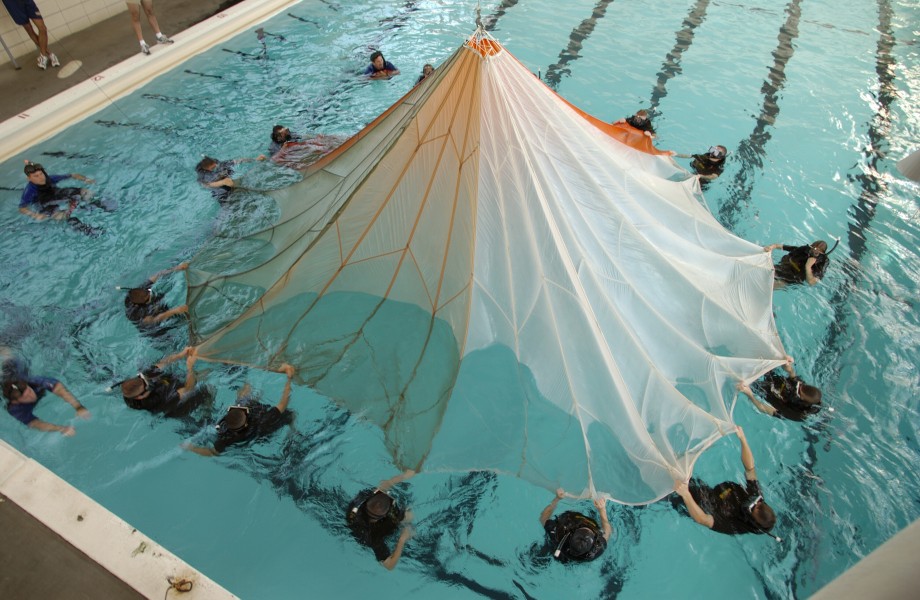 US Navy 031113-N-5862D-066 Students at the Aviation Rescue Swimmer School prepare to undergo a parachute disentanglement exercise