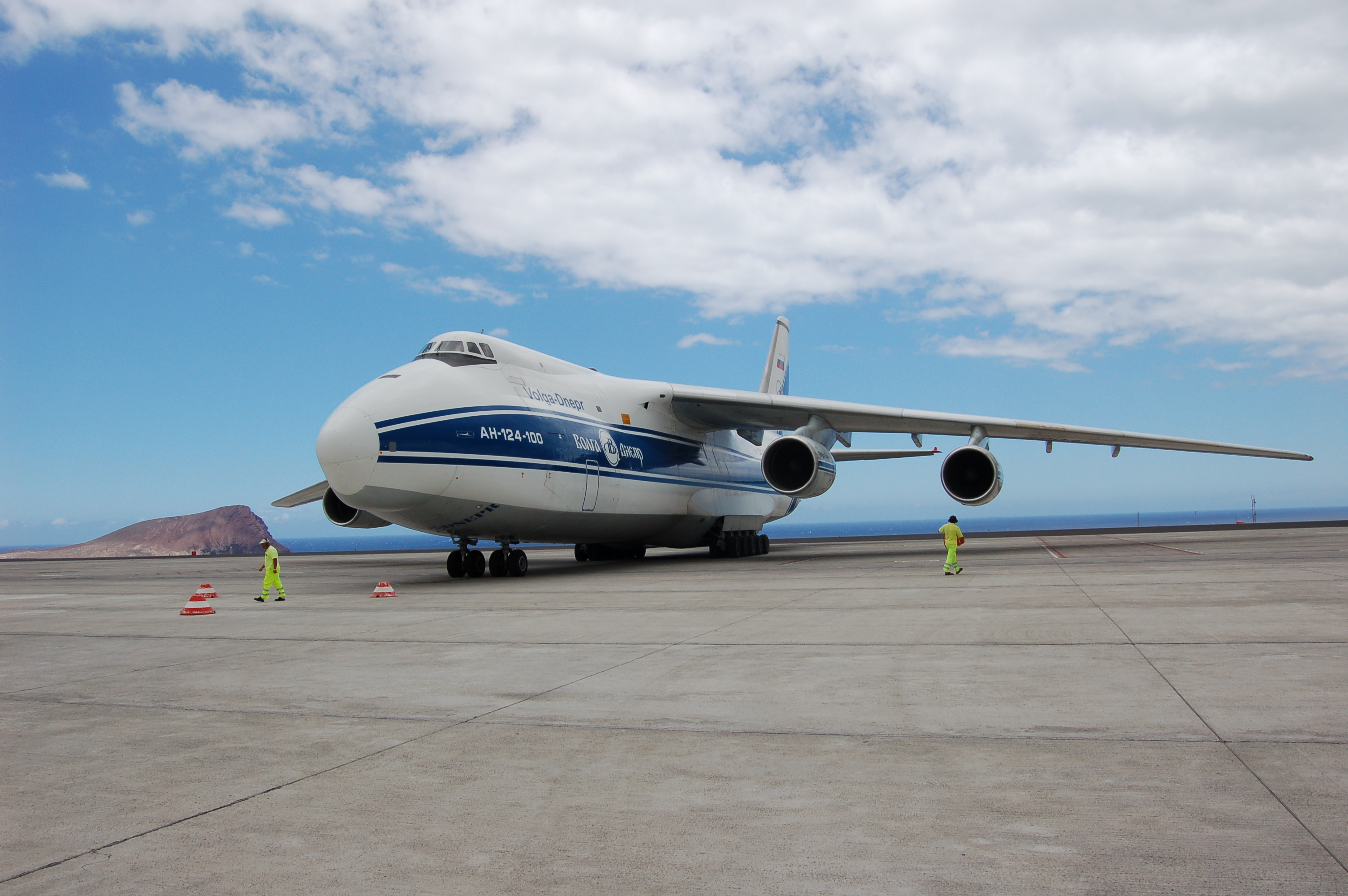 RA-82042 GCTS TFS Antonov 2