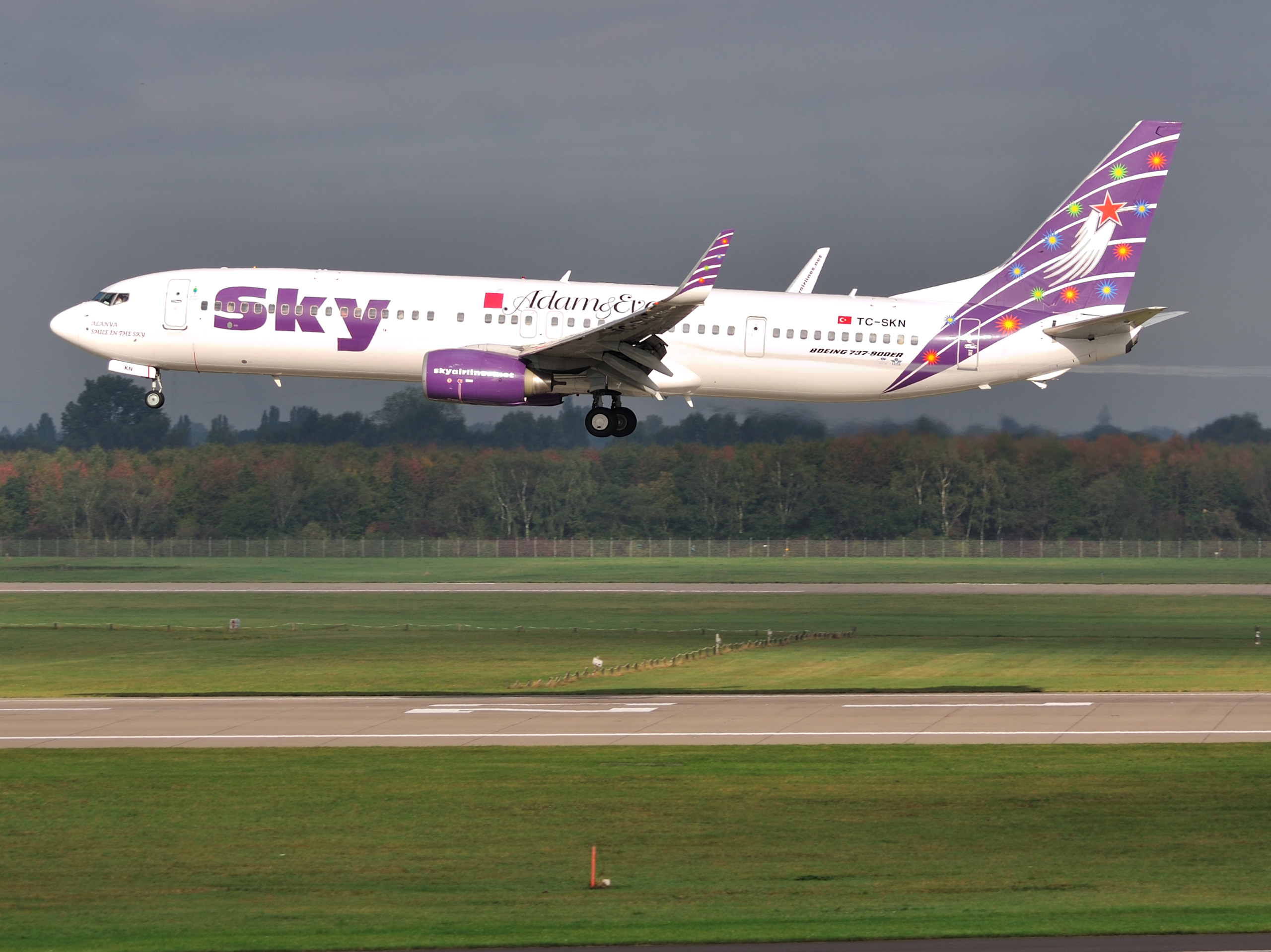 Sky B737-900 TC-SKN
