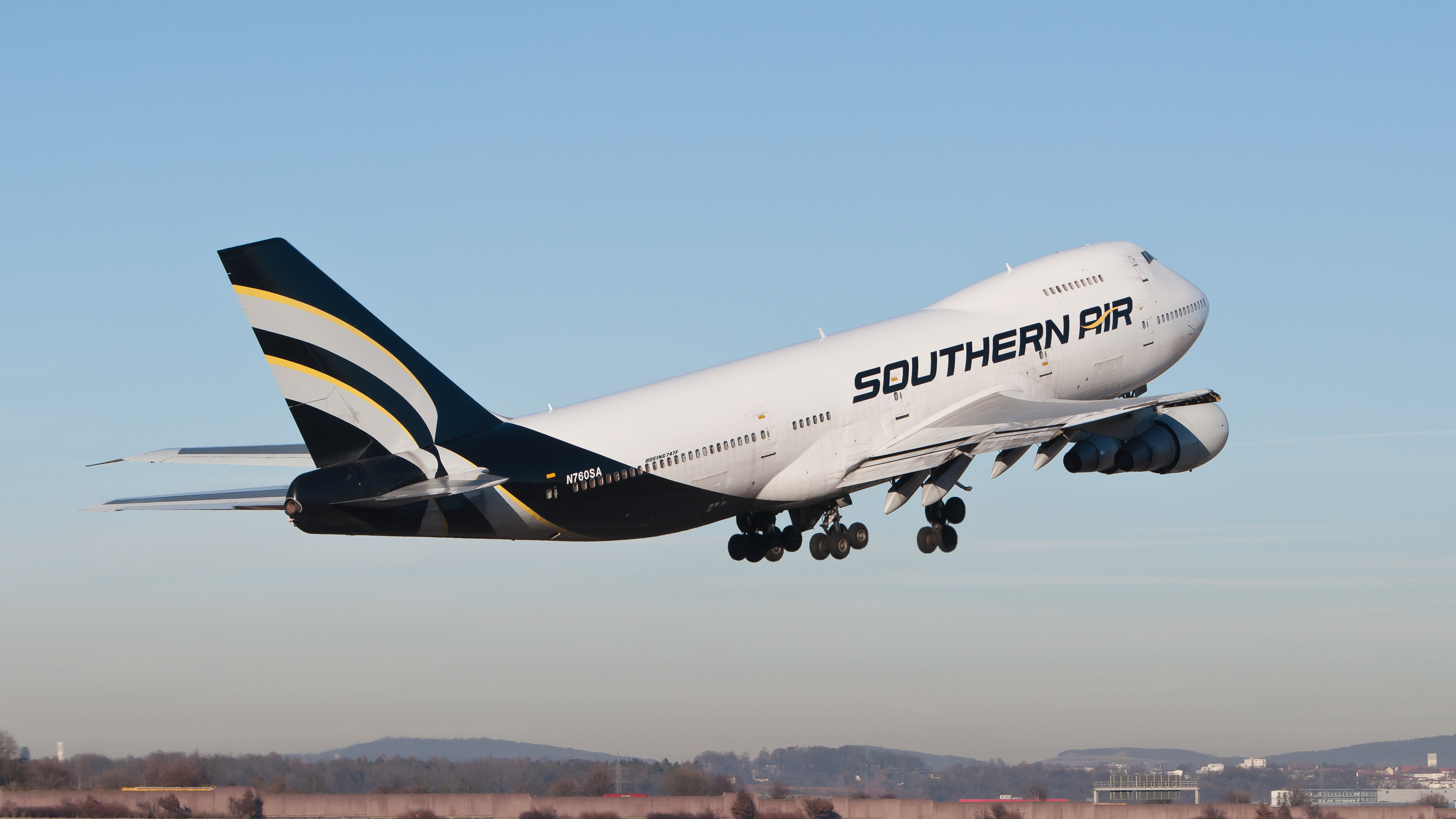 Southern Air Boeing 747-230B(SF) N760SA 01