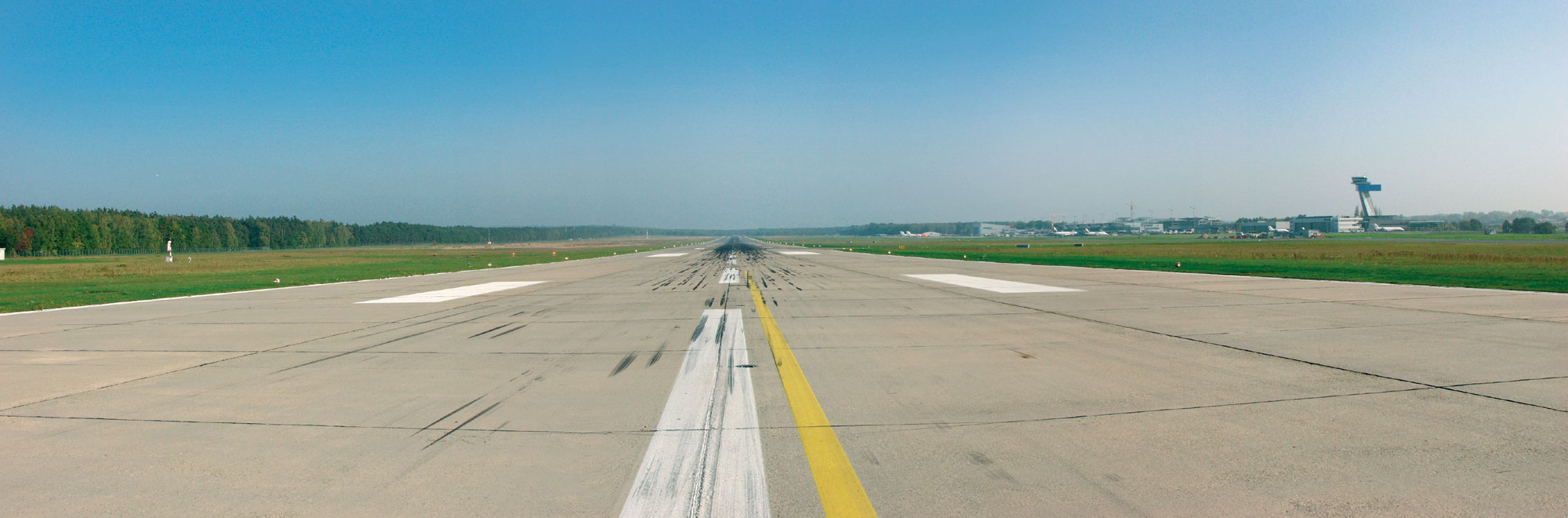 Start- und Landebahn Airport Nürnberg