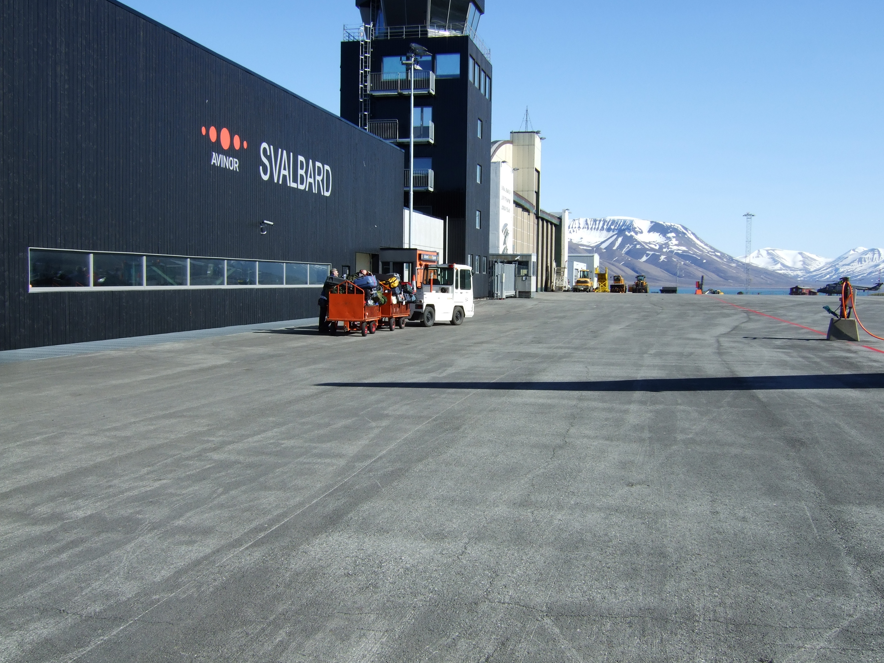 Svalbard Airport, Longyear 1
