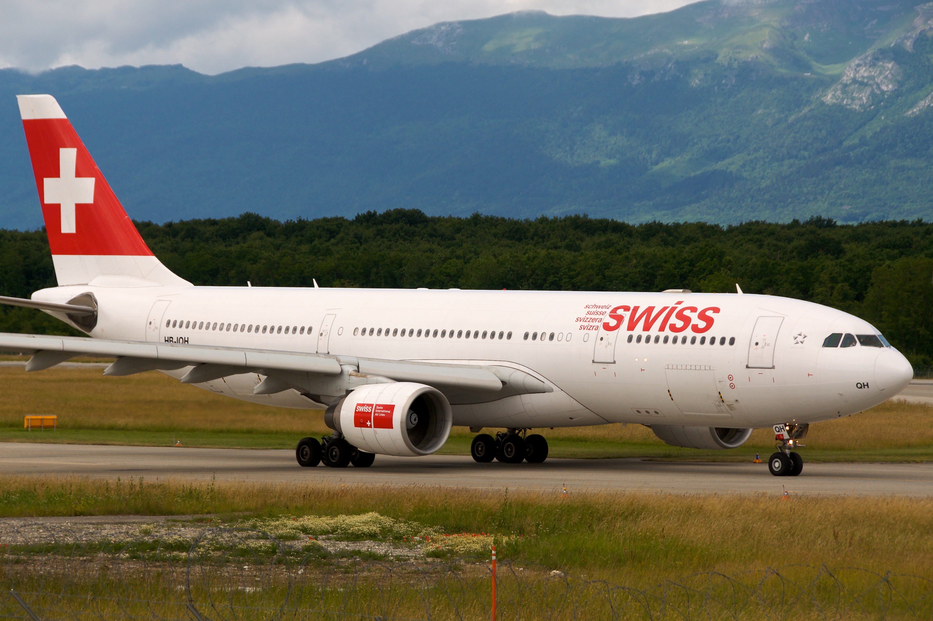 Swiss A330-200 HB-IQH, Geneva International Airport