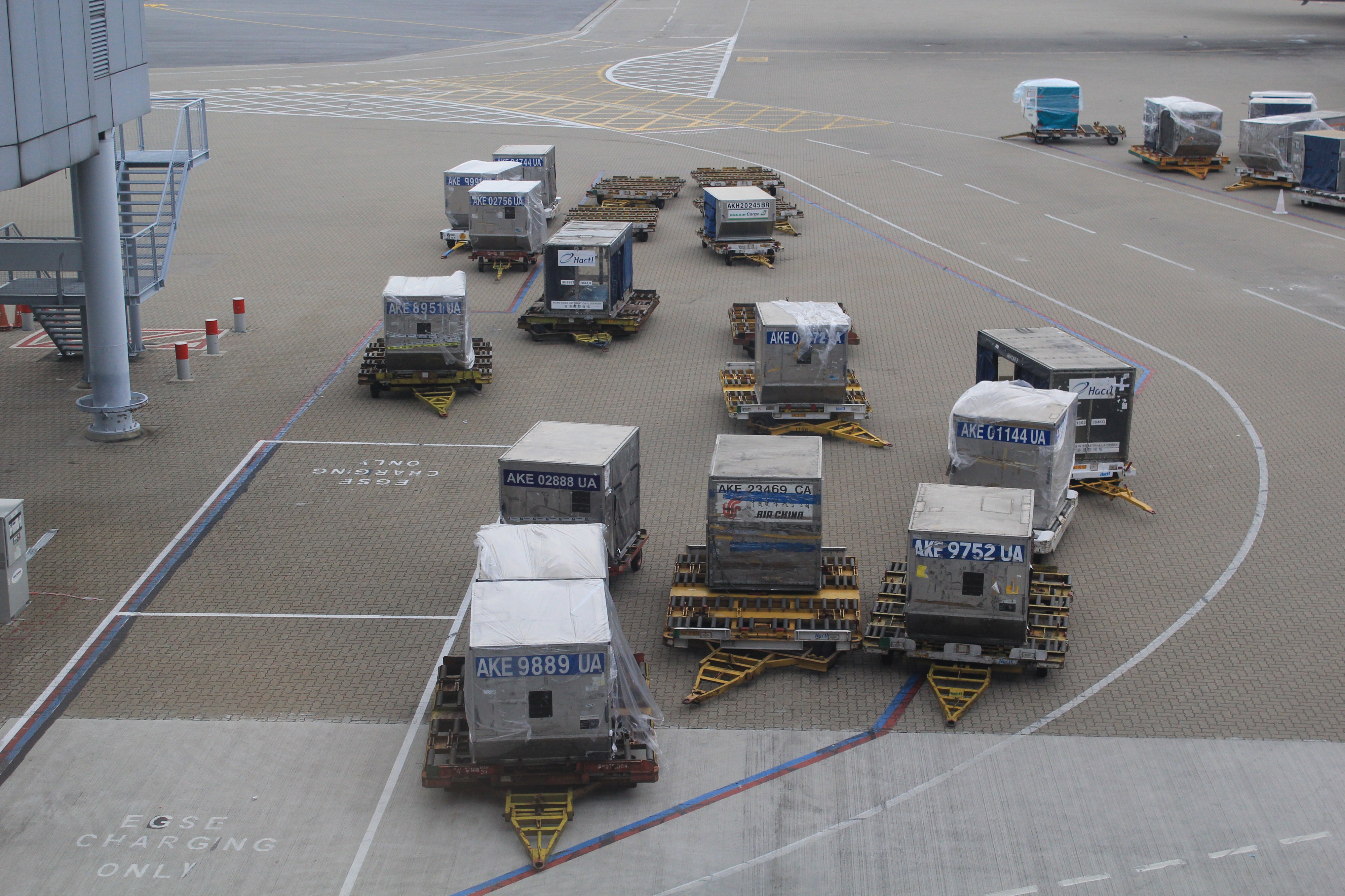Cargo pallets at HKG 2013-08-17