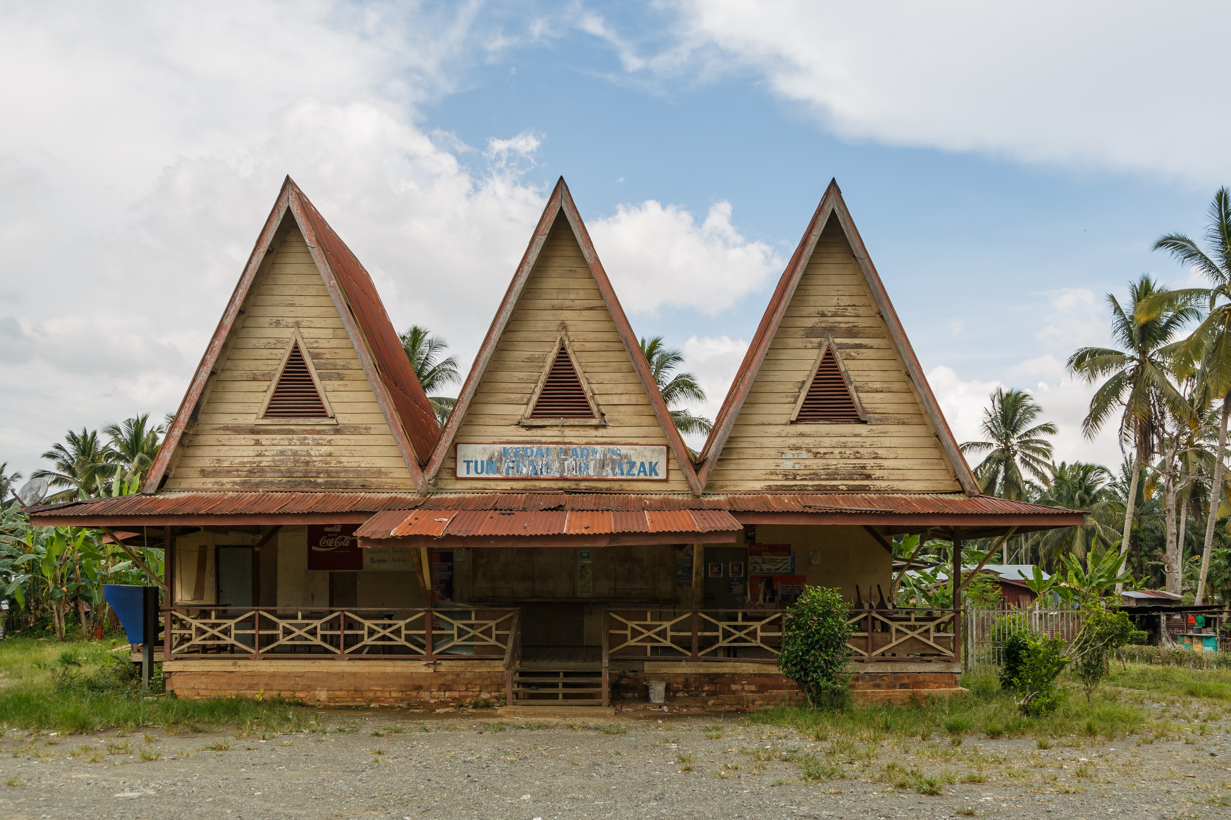 Kg-Airport-Batu Sabah Bongalio-Estate-02
