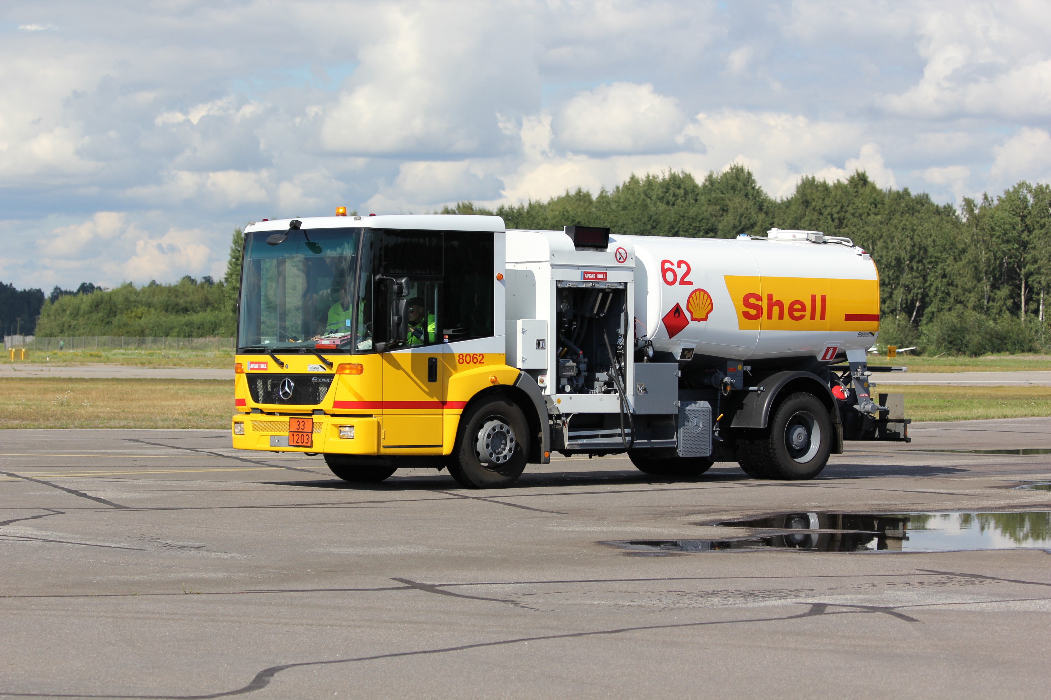 Mercedes-Benz Econic airport tanker Malmi 1