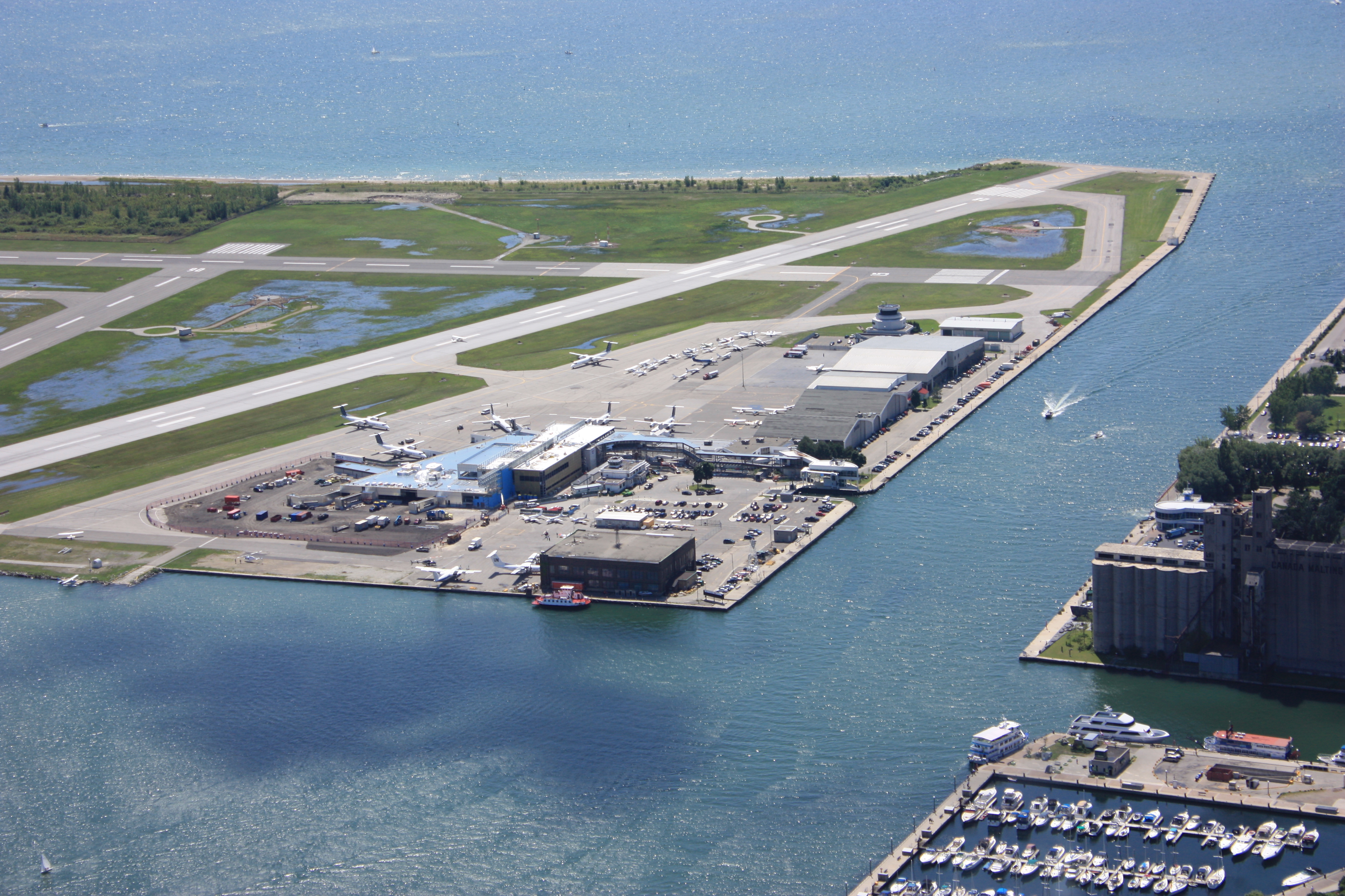 Toronto City Centre Airport 0820
