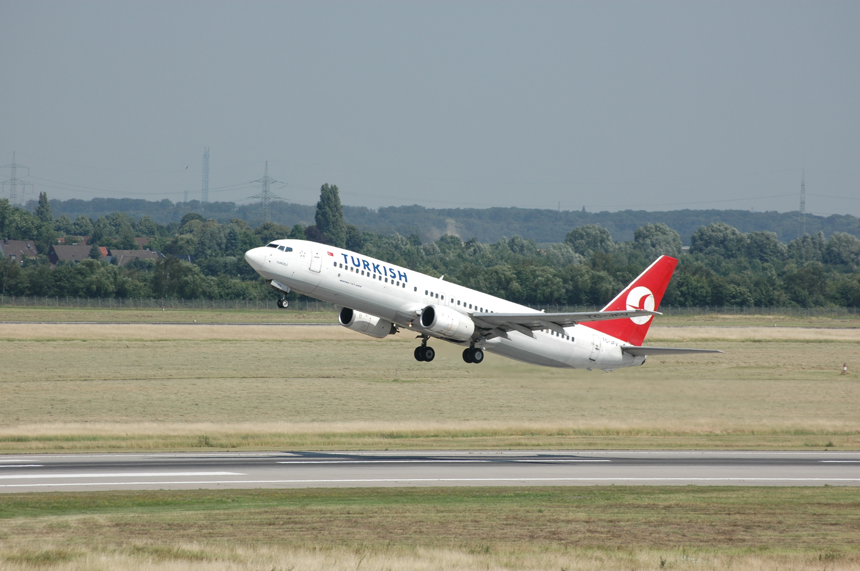 Turkish Airlines Boeing 737-800, (TC-JFV)