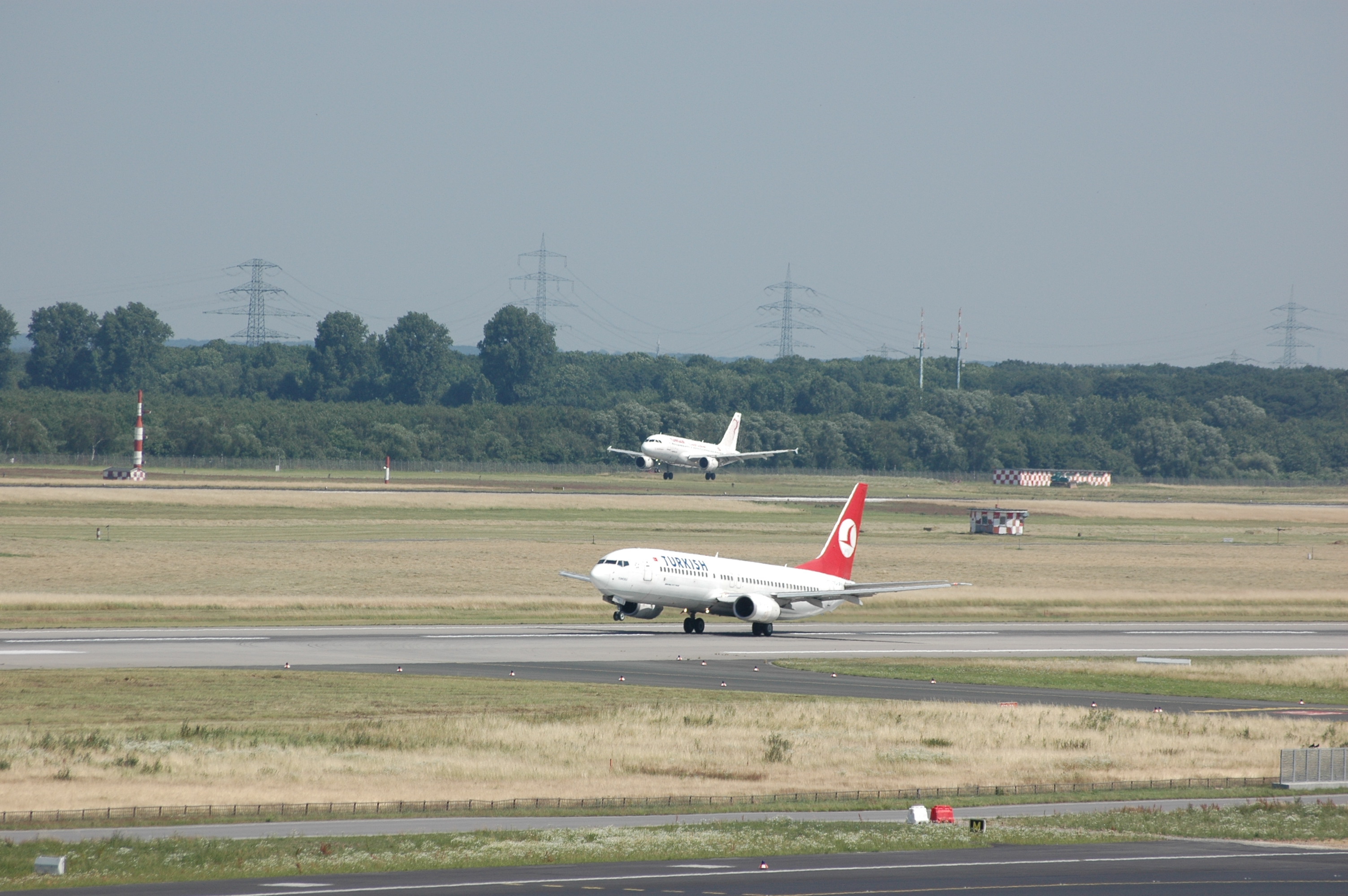 Turkish Airlines TC-JFV - Flickr - Axel Schwenke (1)