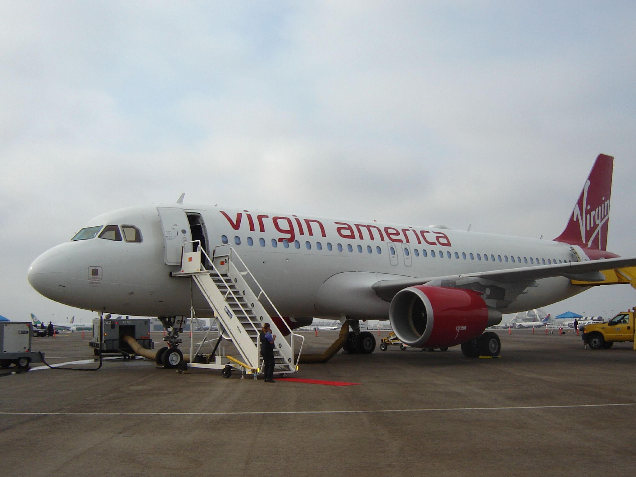 Virgin America A320-214 LAX N621VA