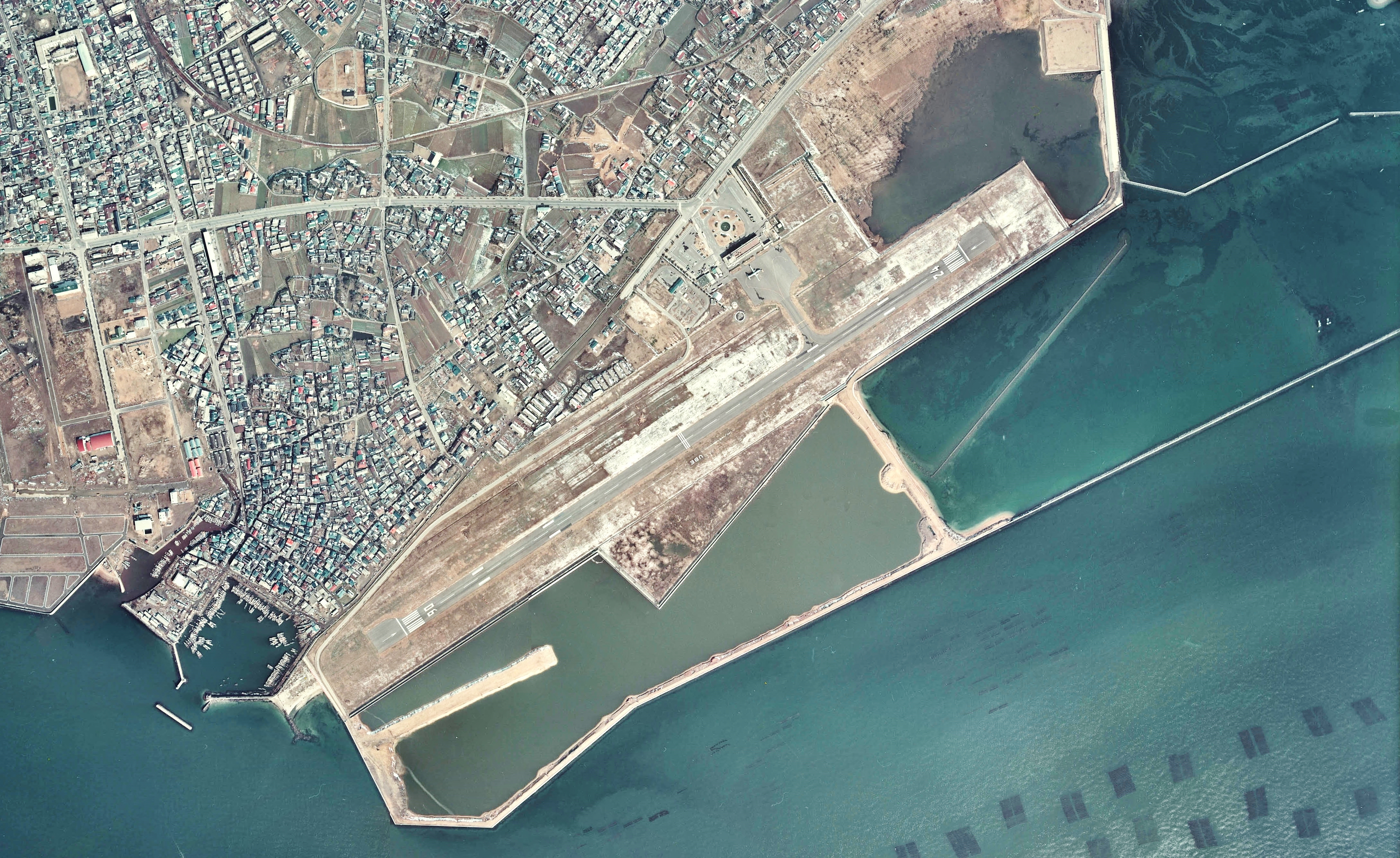 Yamaguchi-Ube Airport Aerial photograph.1974
