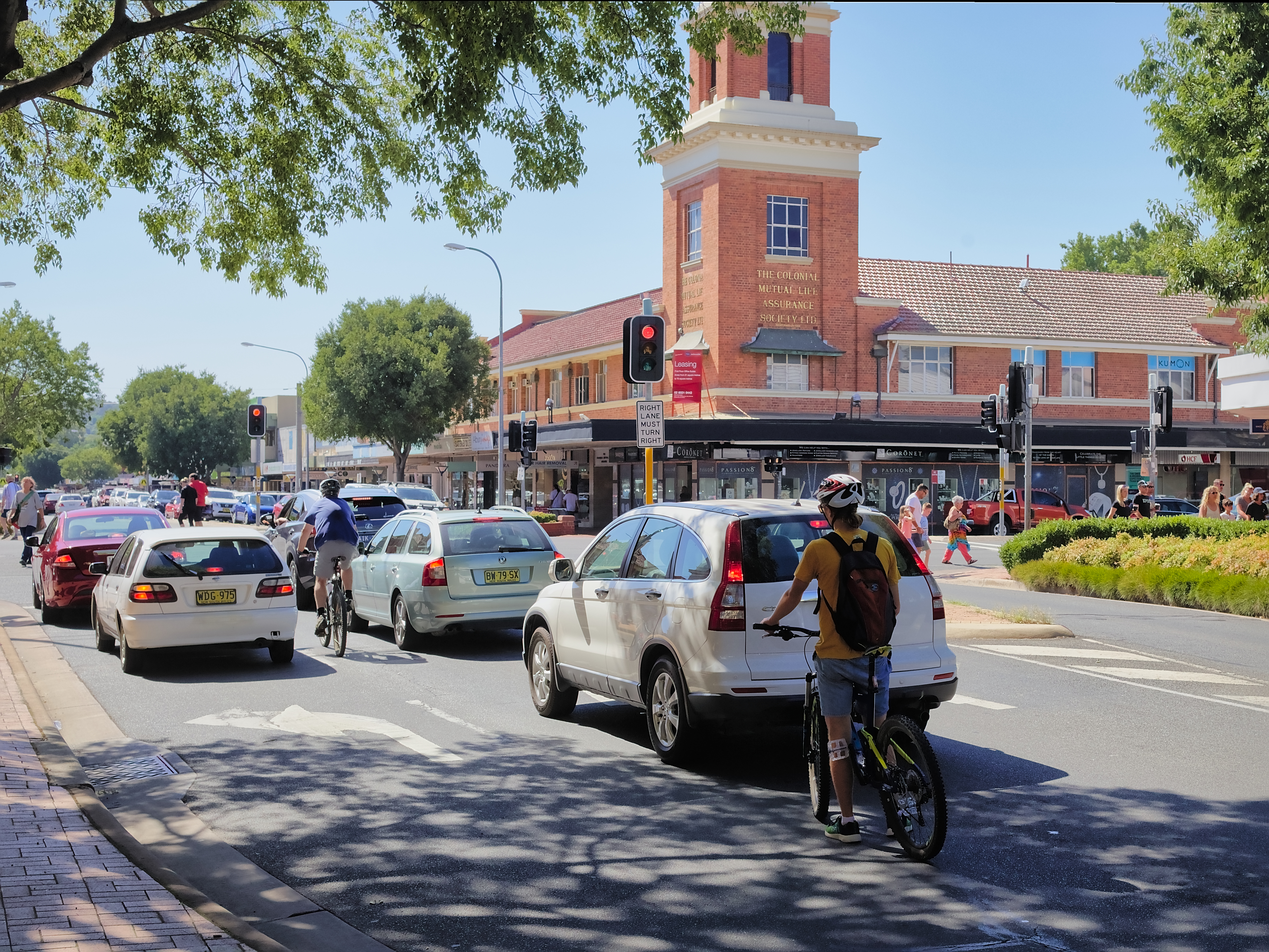 Dean Street with mixed traffic, Albury NSW