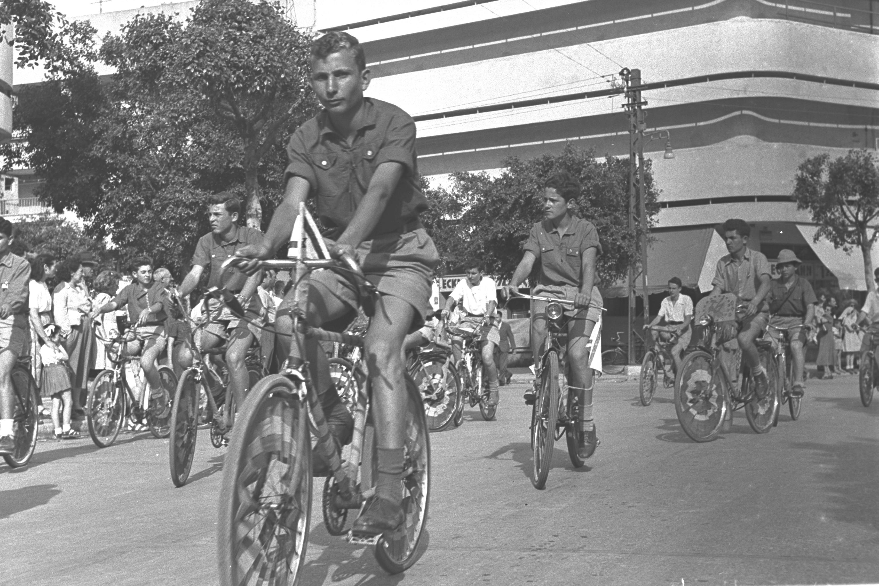 Flickr - Government Press Office (GPO) - Youths on Bicycles