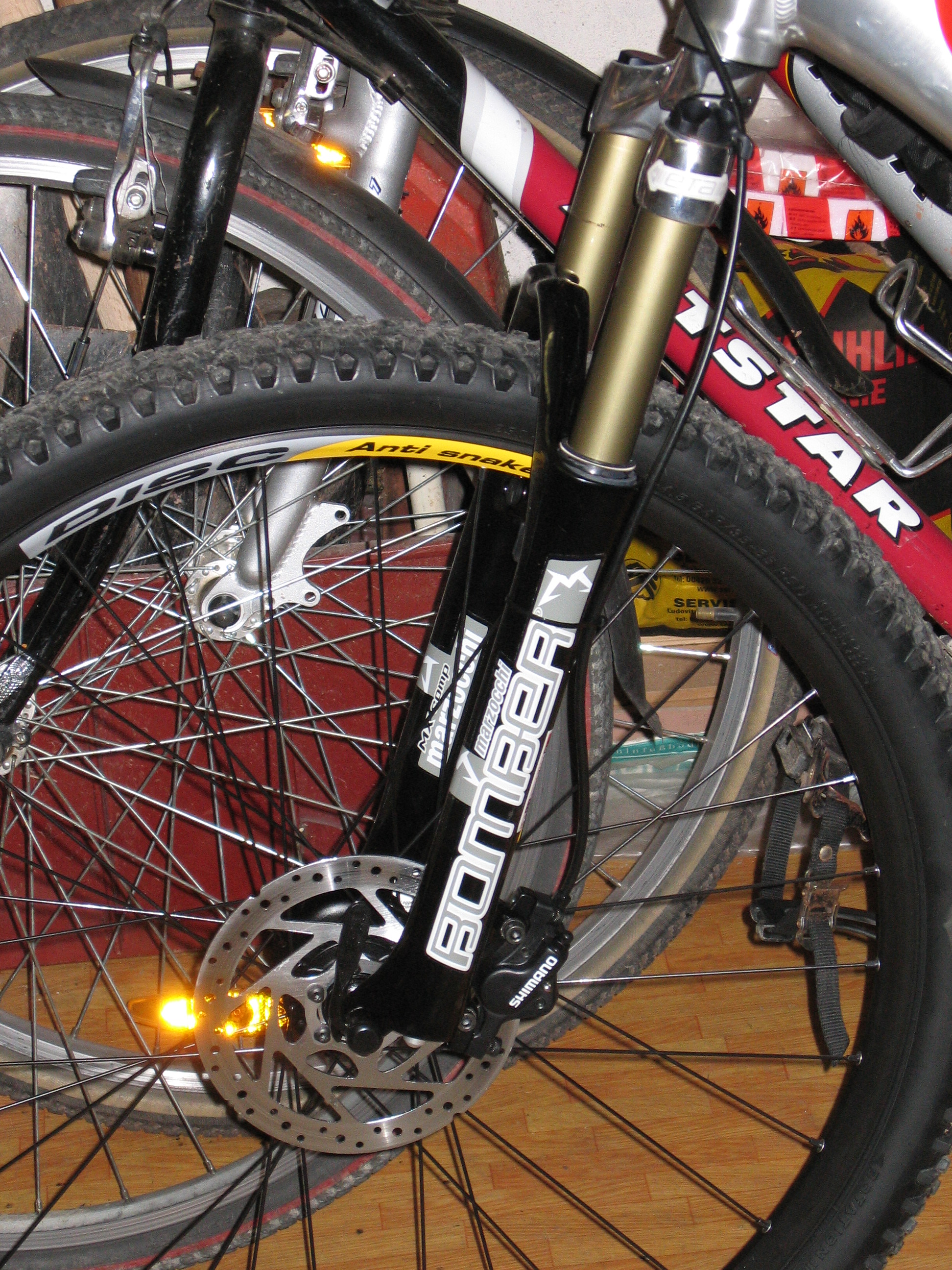 Marzocchi Bomber MX Comp Mountain bike fork