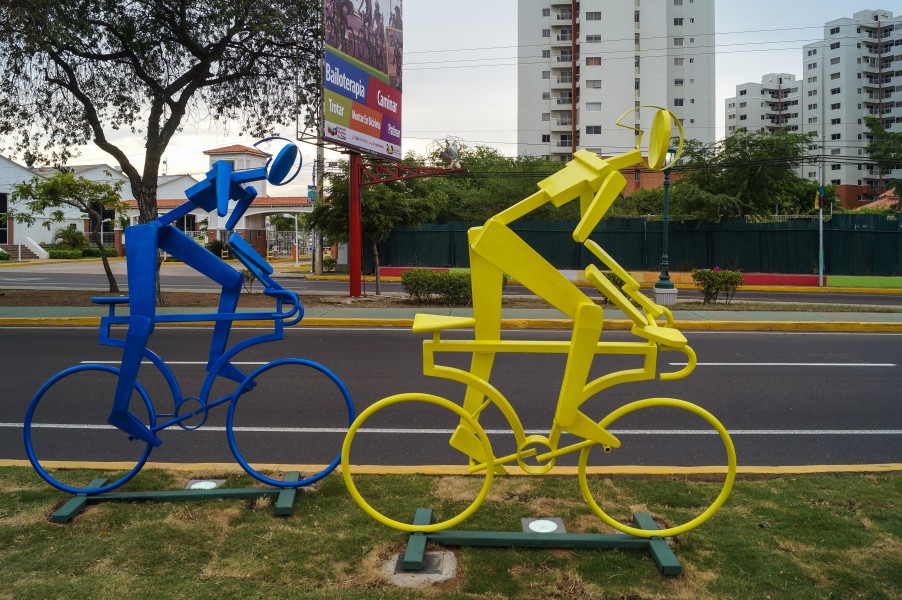 Figura de ciclistas en hierro II