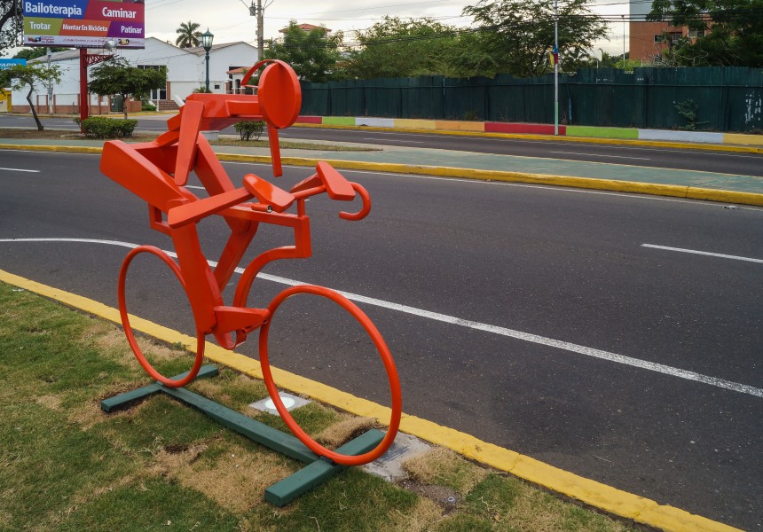 Figura de ciclistas en hierro IV