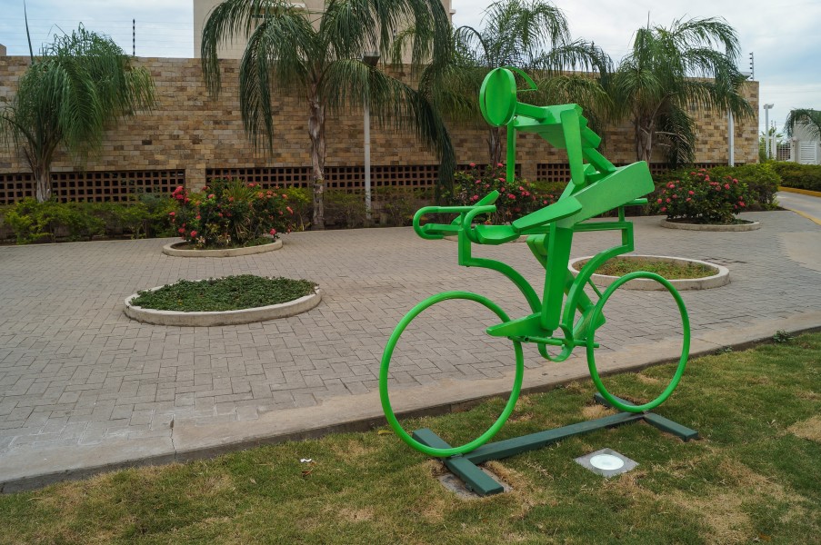 Figura de ciclistas en hierro V