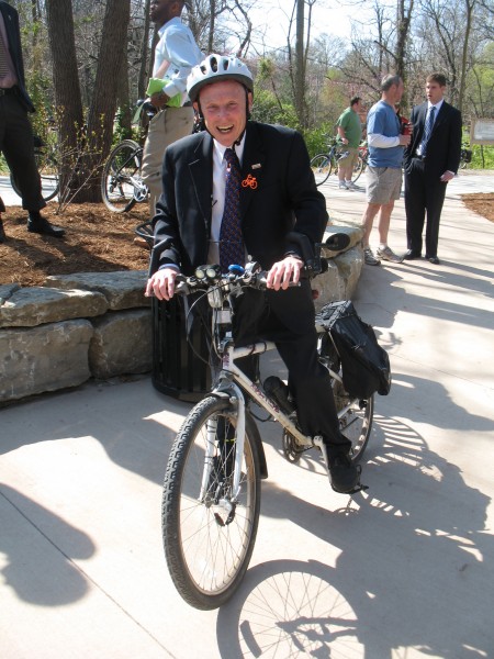MayorDarwinHindmanOnBicycle2009