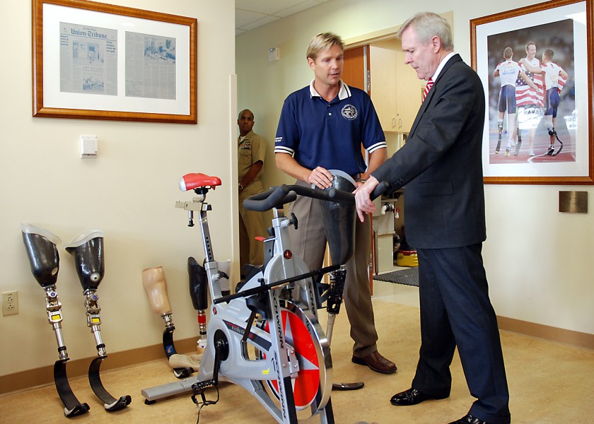 US Navy 091019-N-7214P-090 Peter Harsch, Prostheses practitioner, explains to Secretary of the Navy (SECNAV), the Honorable Ray Mabus the capabilities of the prosthestic lab