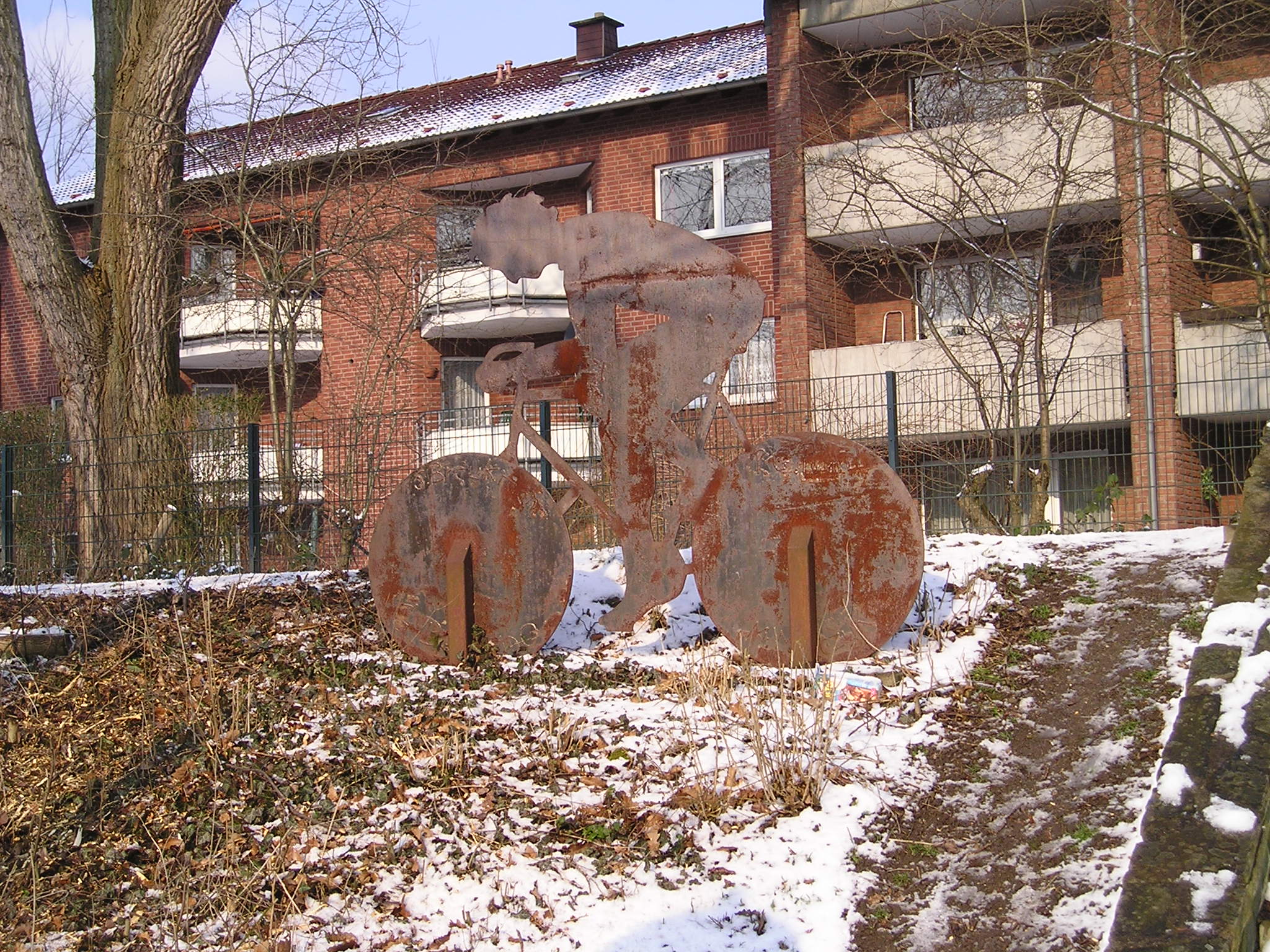 Radfahrerskulptur in Witten-Annen 1