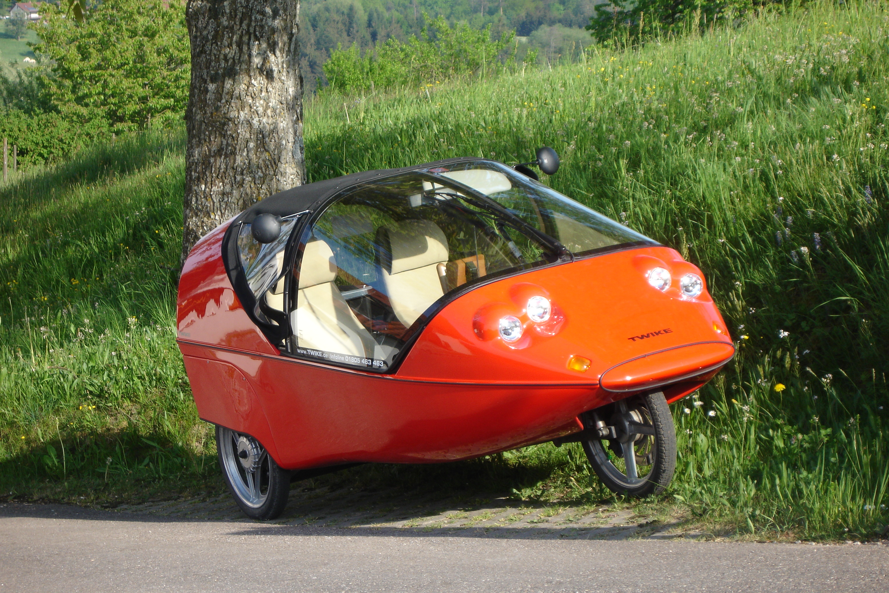 Red twike active 01