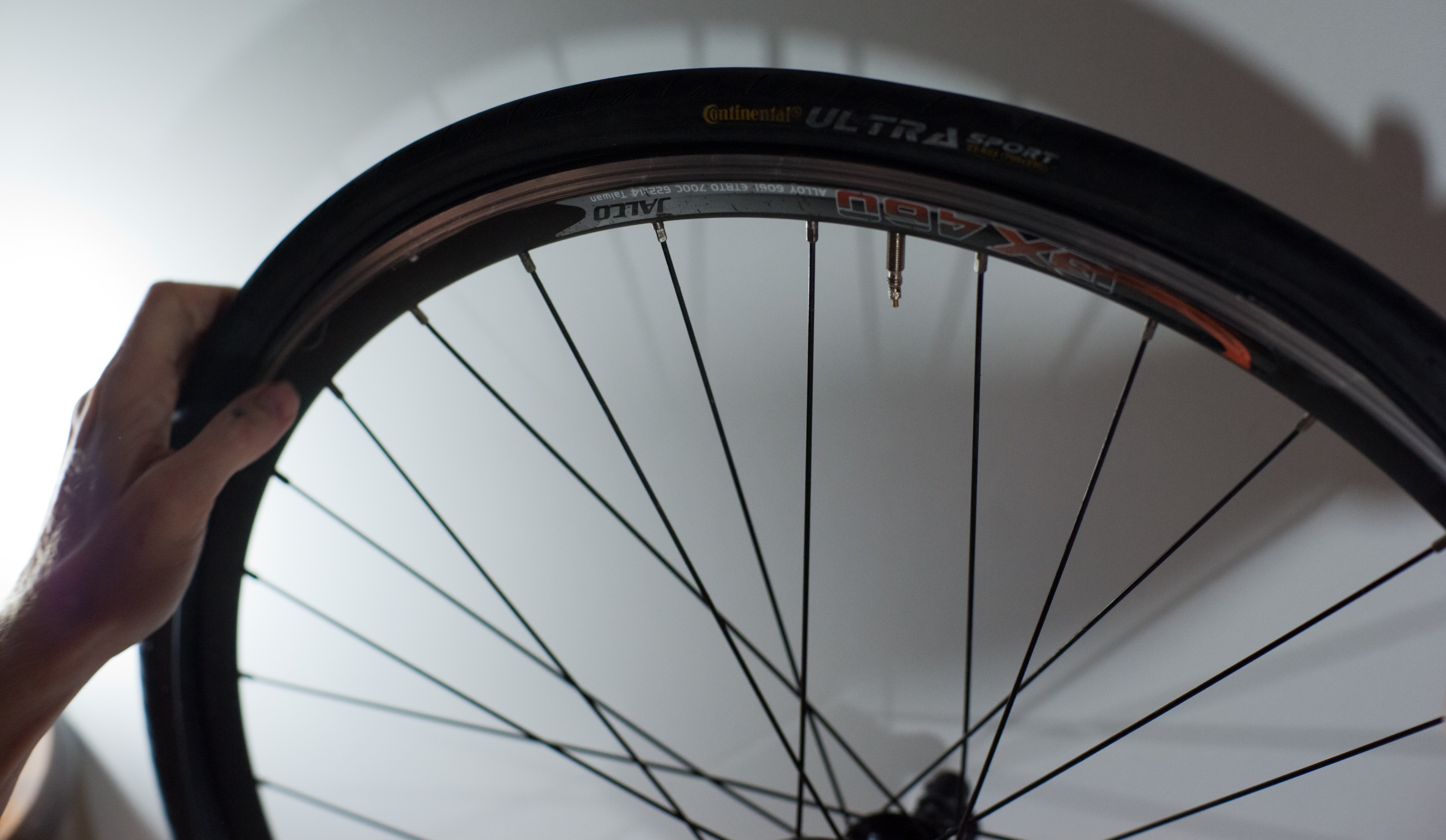 Changing an inner tube - Adjusting the tire