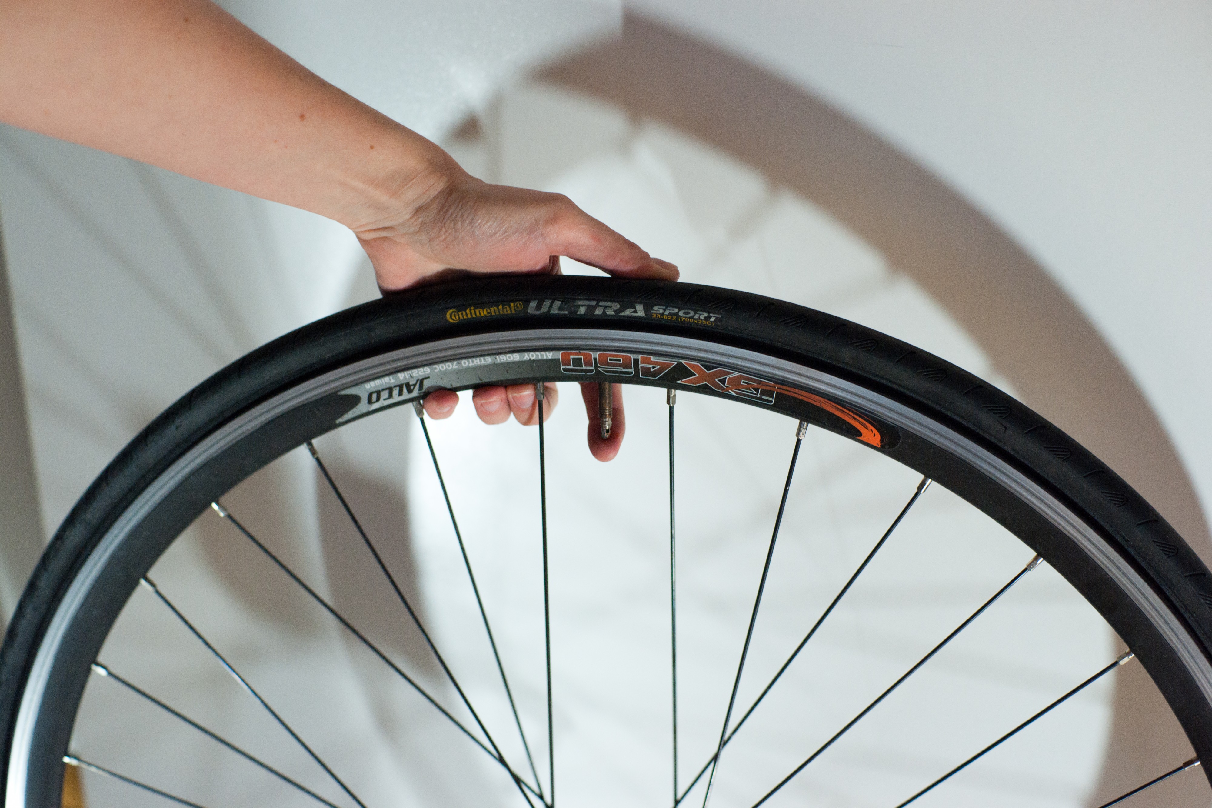 Changing an inner tube - Deflating the tube