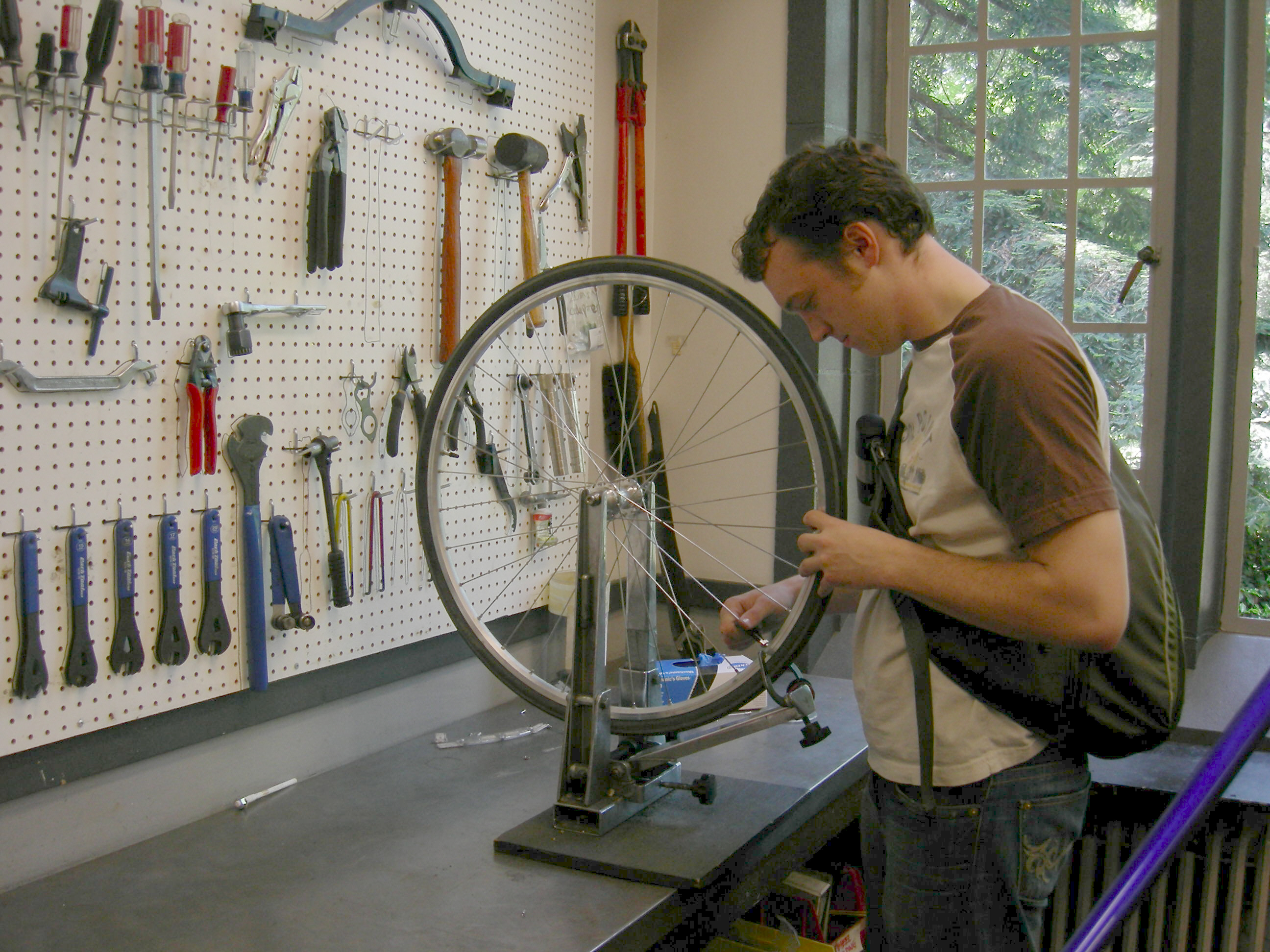U Wash bicycle shop 02A