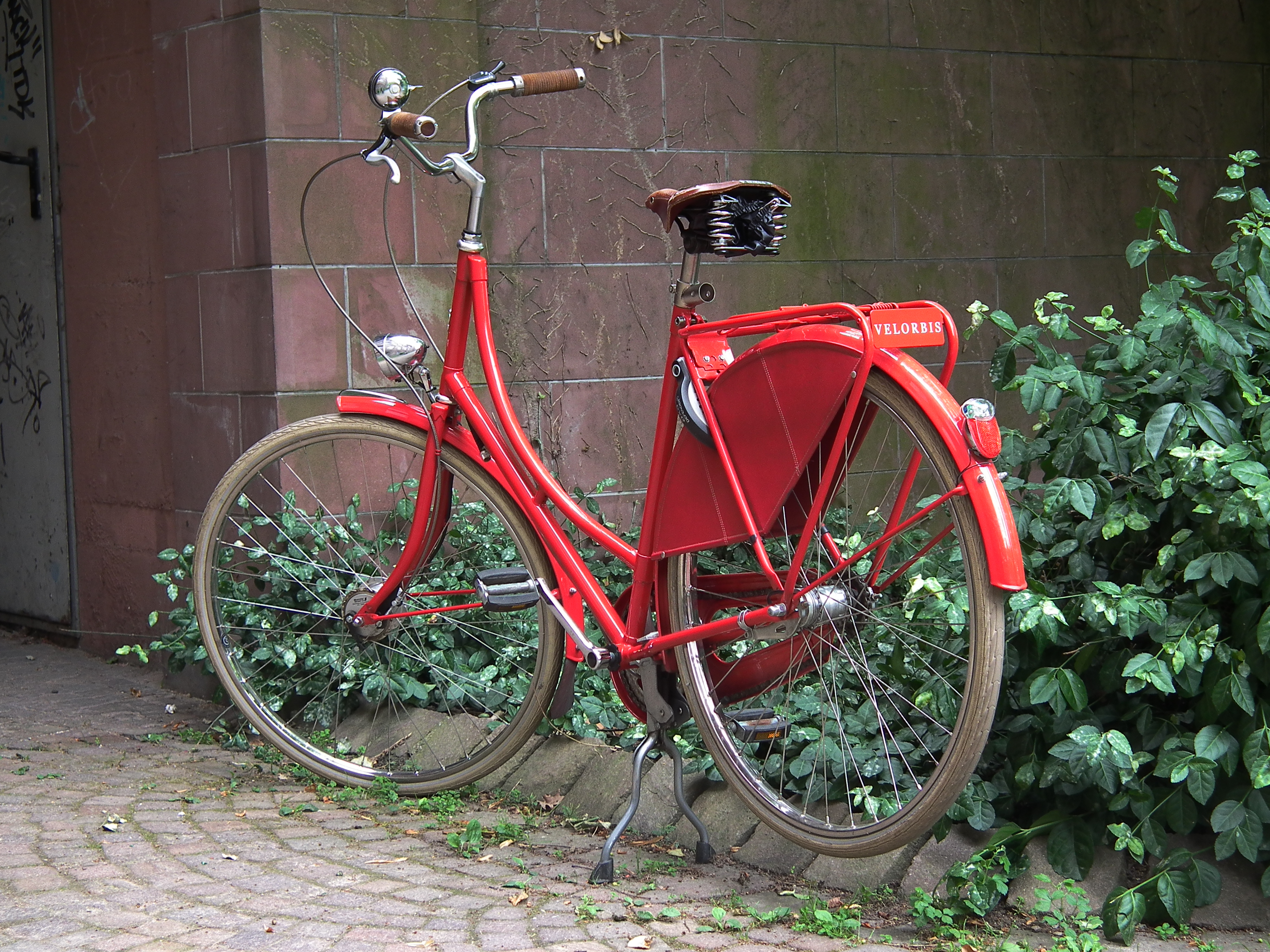Velorbis rotes Damenfahrrad