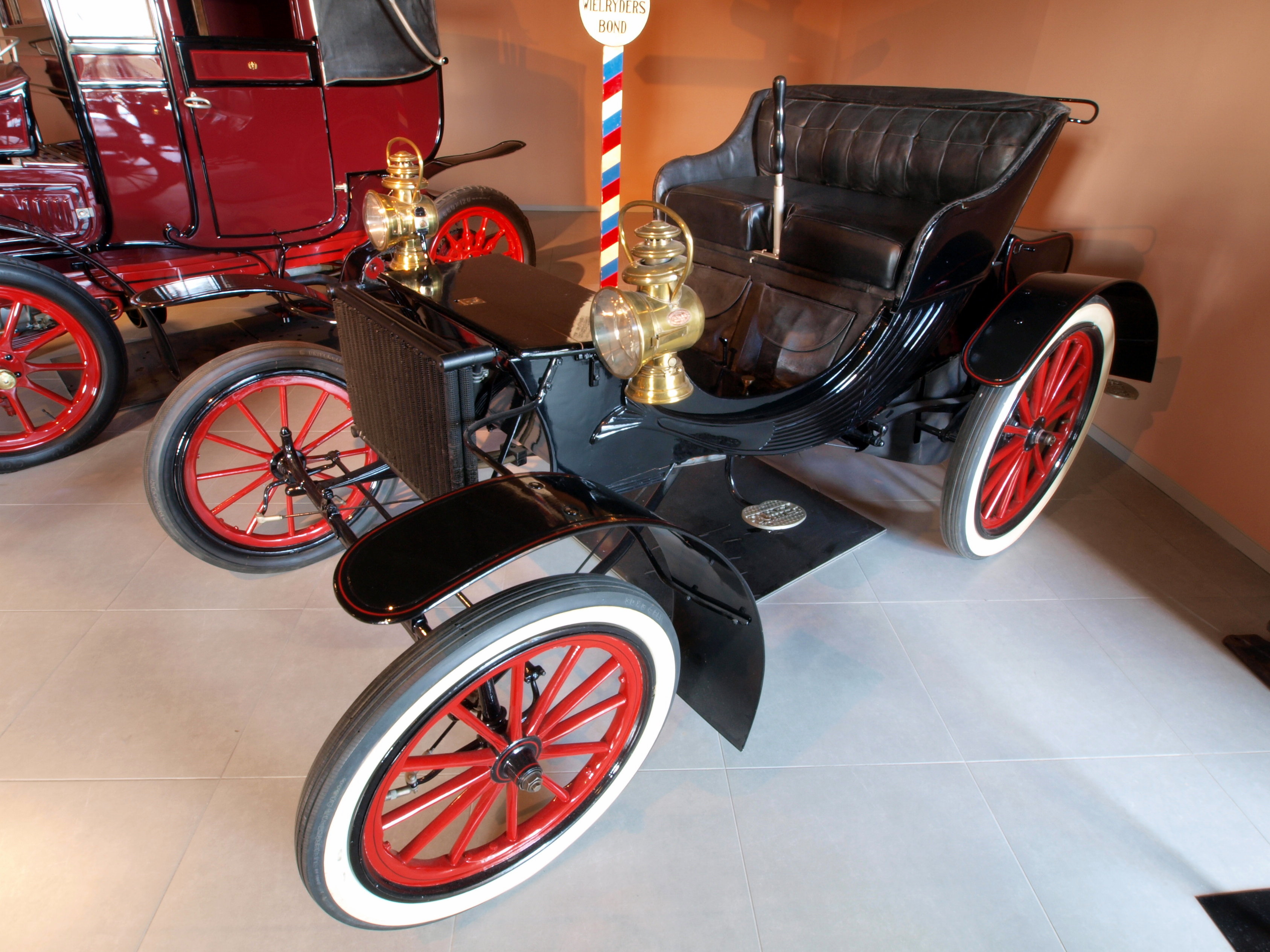 1903 Duryea Four-wheeled Gasoline Surrey photo3