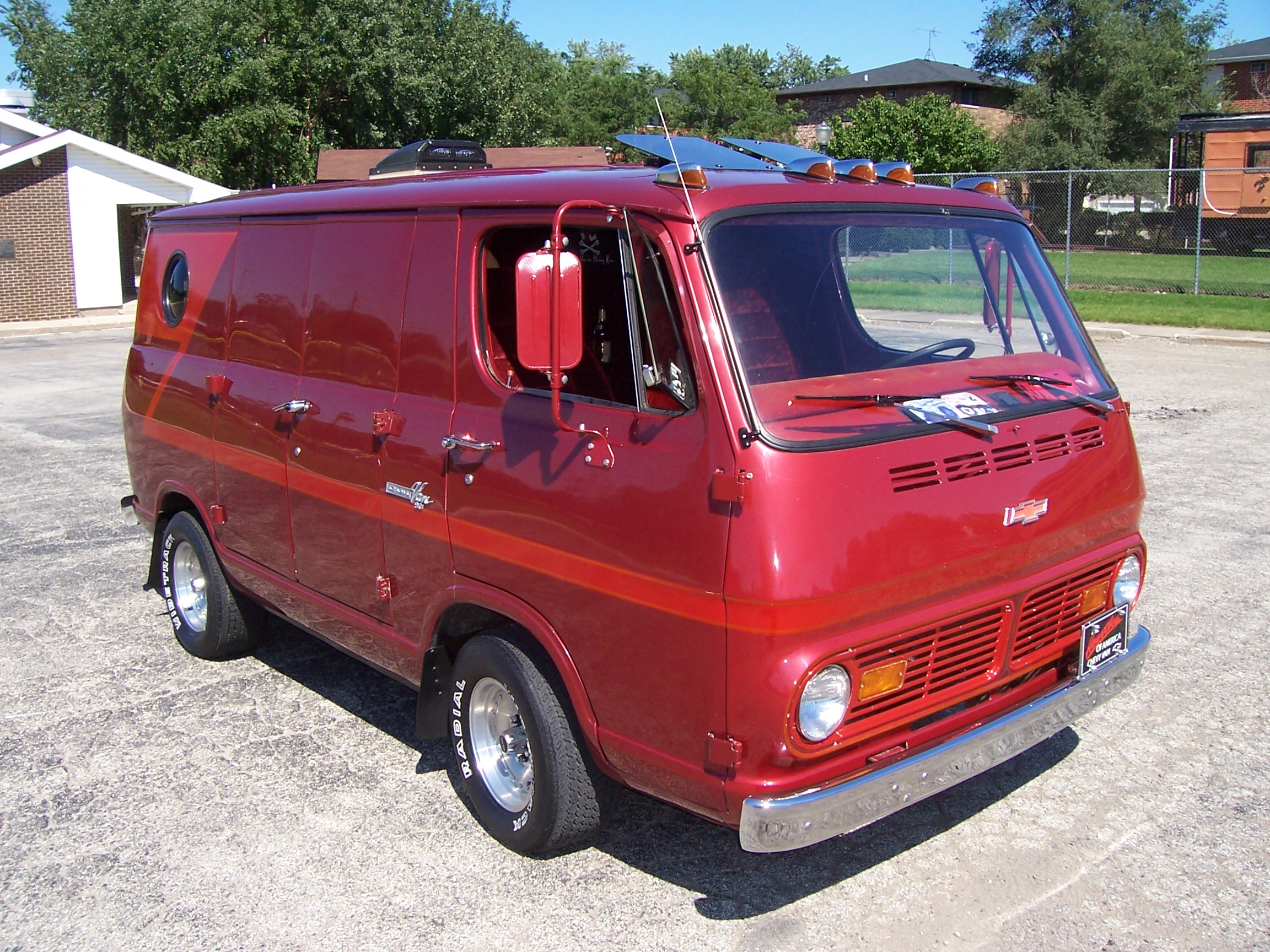 1967 Van Front Qtr -Rt Closed