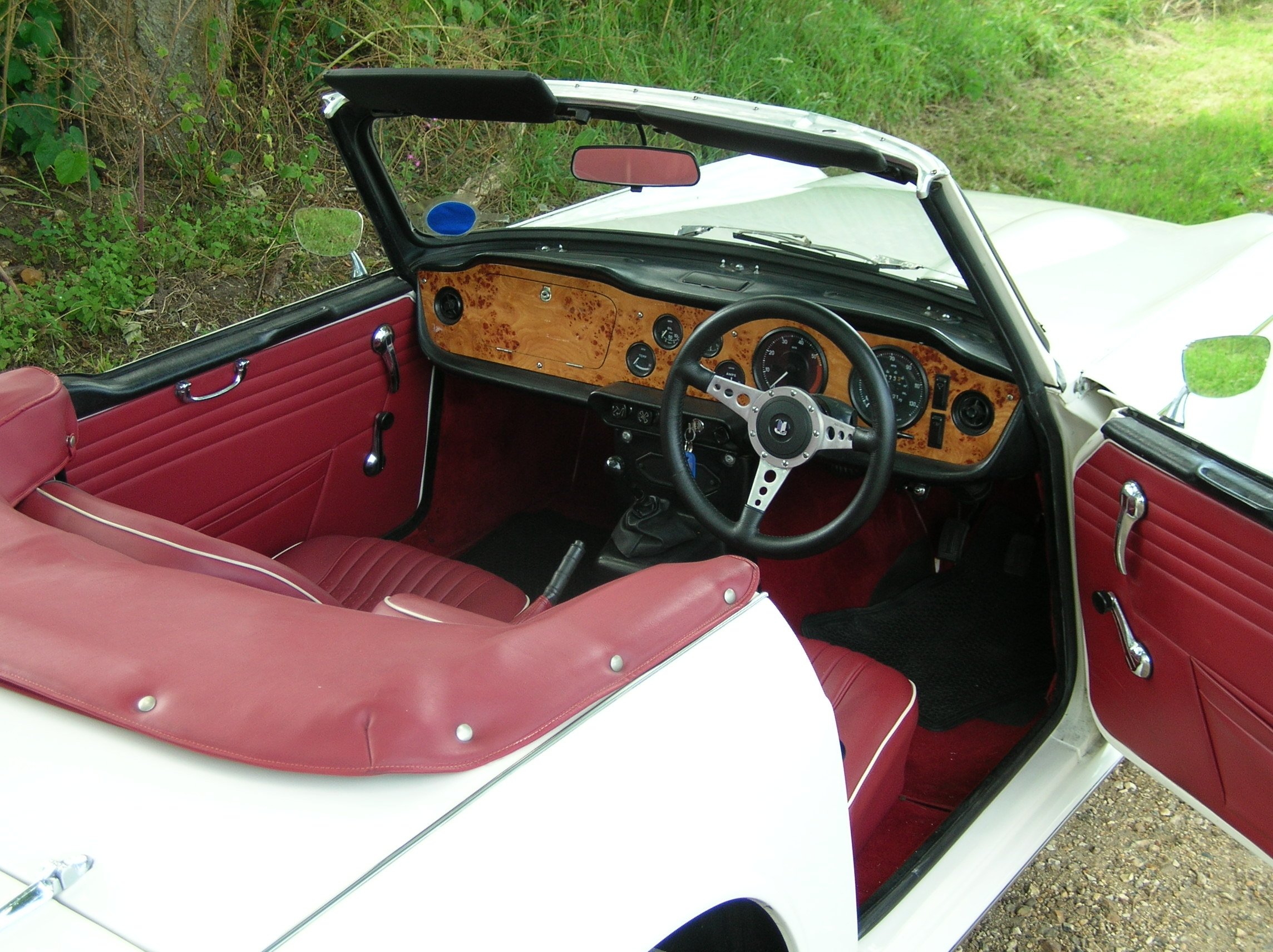 1969.triumph.tr5.inside
