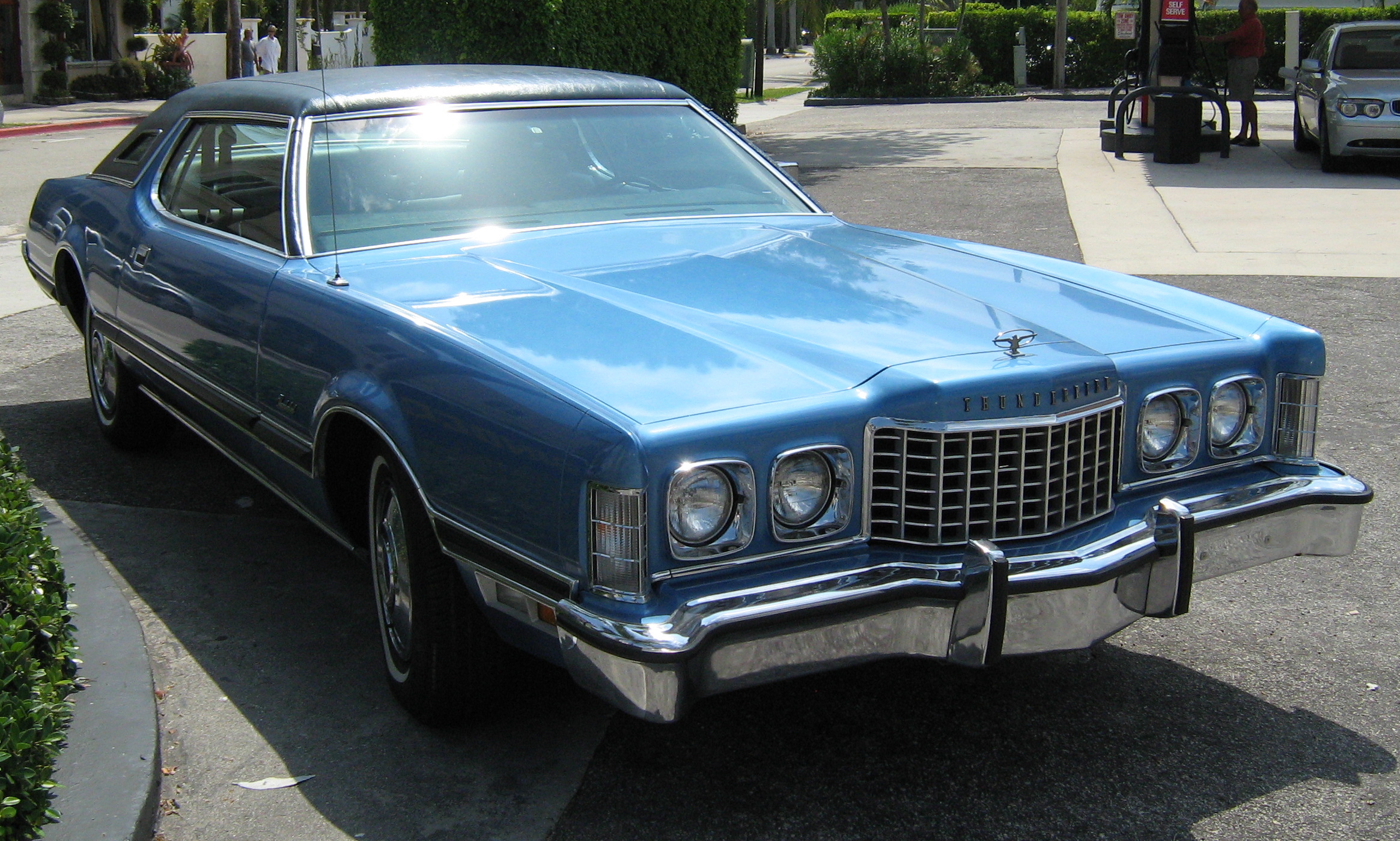 1973 Ford Thunderbird blue front