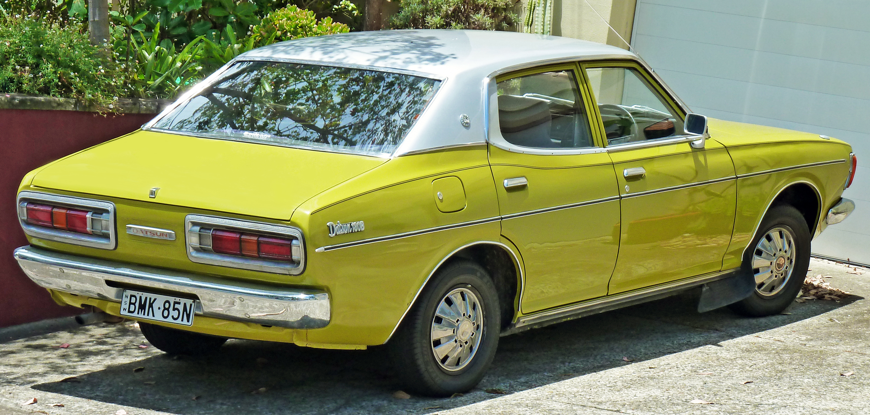1974-1977 Datsun 180B (P610) sedan (2011-01-05)