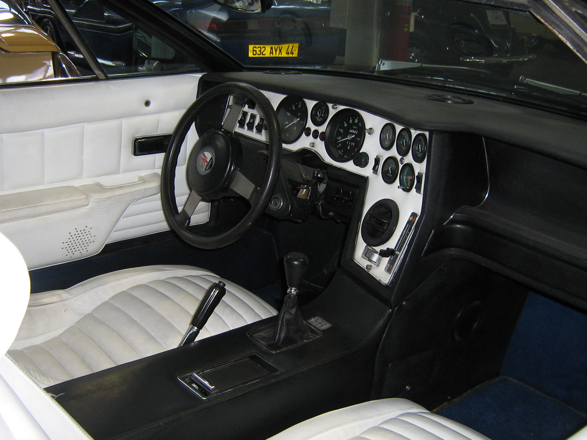1975MaseratiBora-interior