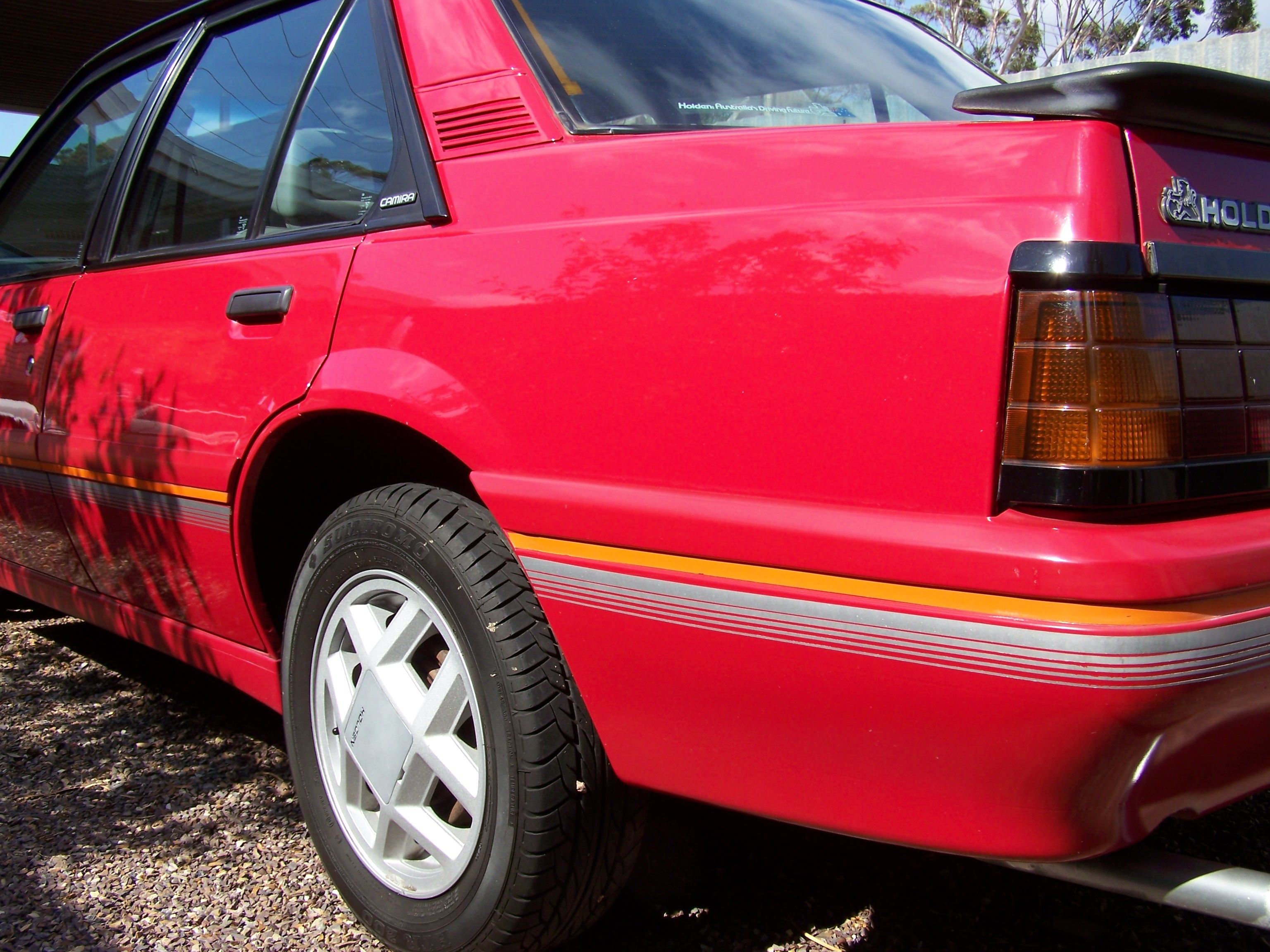1987 Holden JE Camira SLi 2000 sedan 03