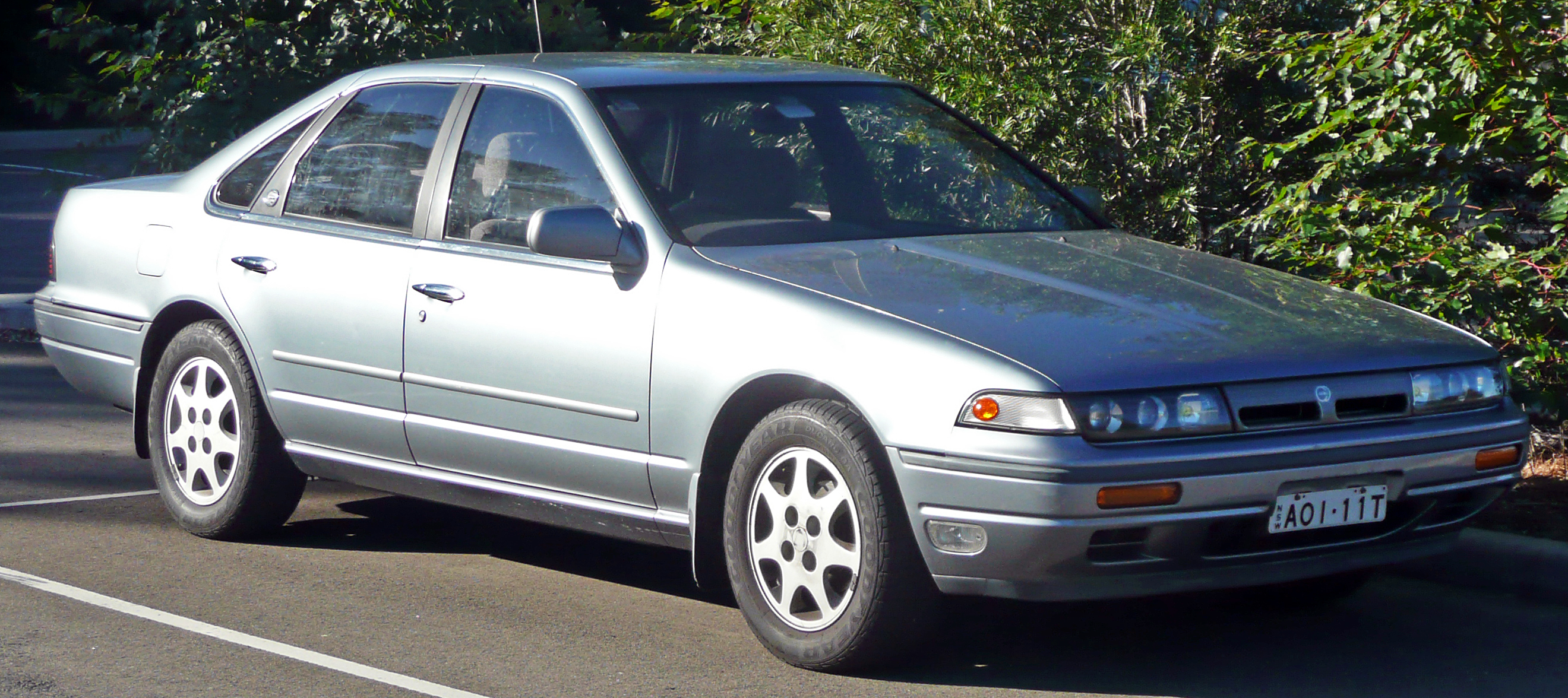 1988-1990 Nissan Cefiro (A31) sedan 03
