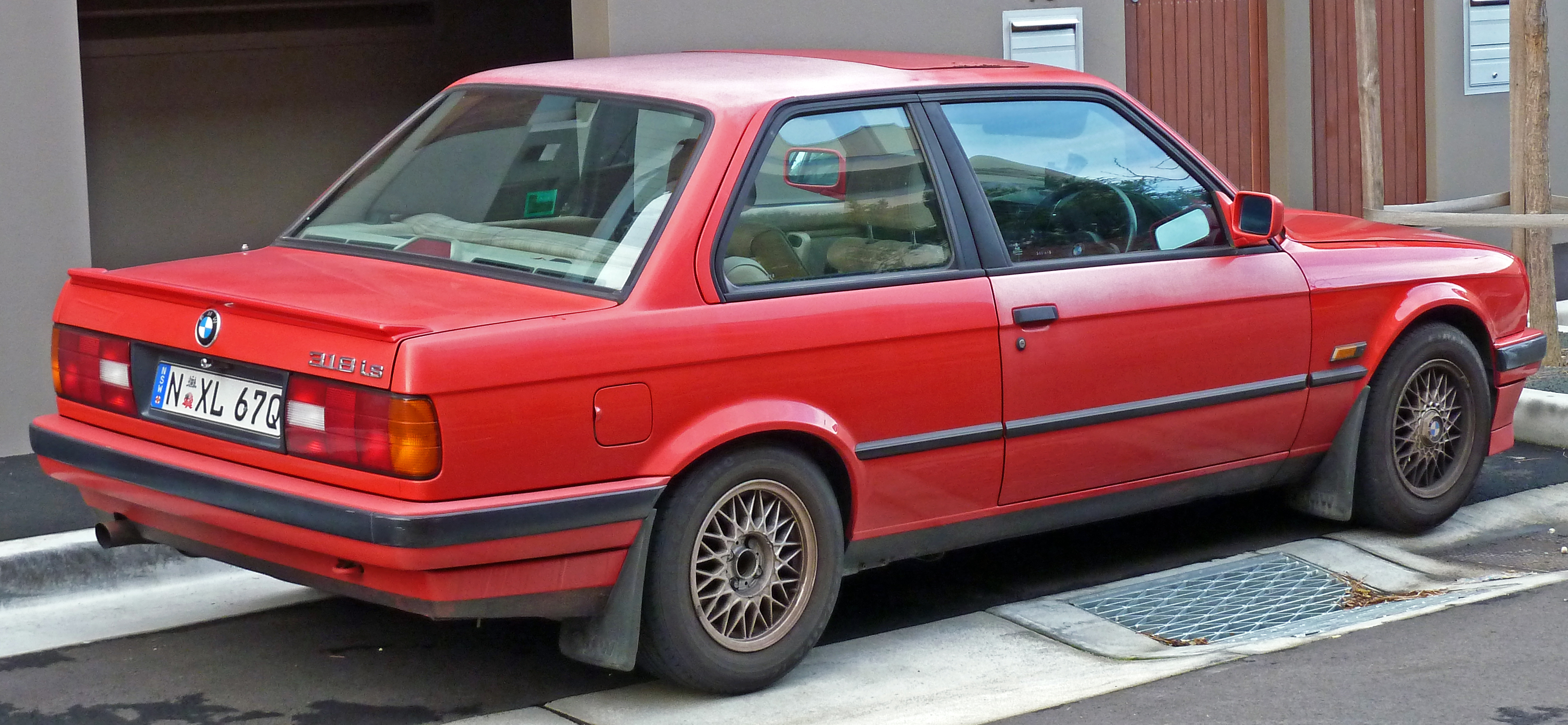 1990-1991 BMW 318is (E30) 2-door sedan 03