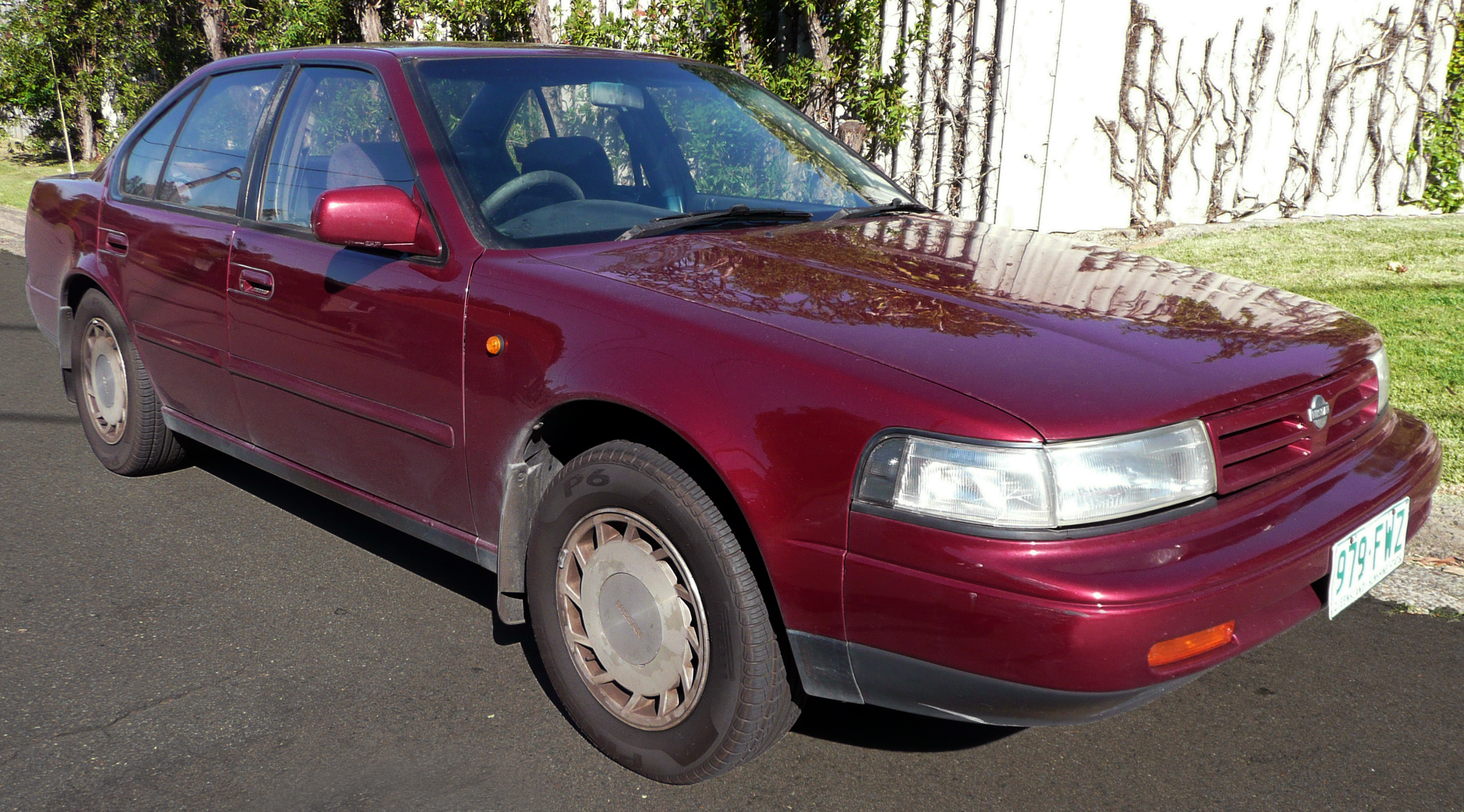 1990-1992 Nissan Maxima (J30) M sedan 01