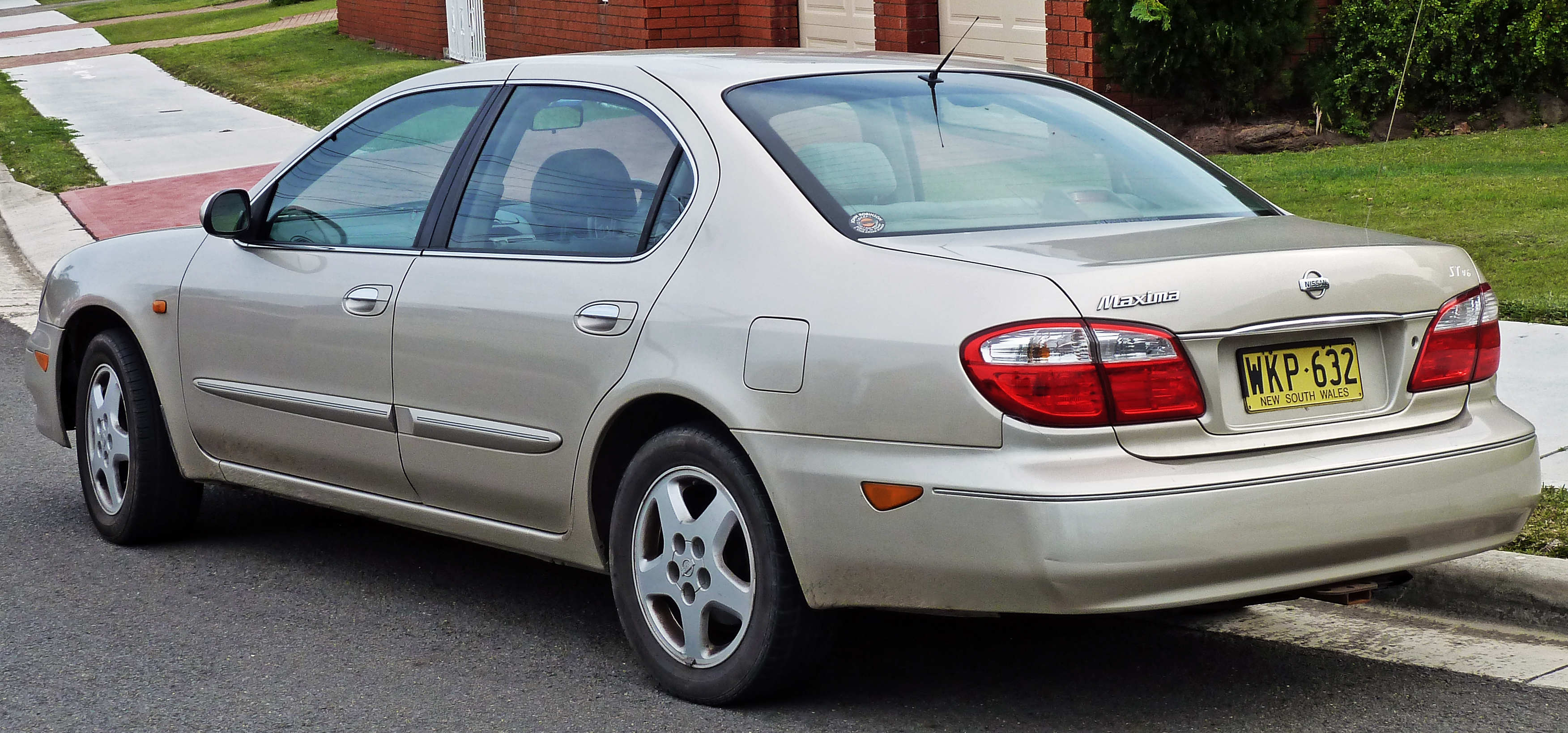 1999-2001 Nissan Maxima (A33) ST sedan 02