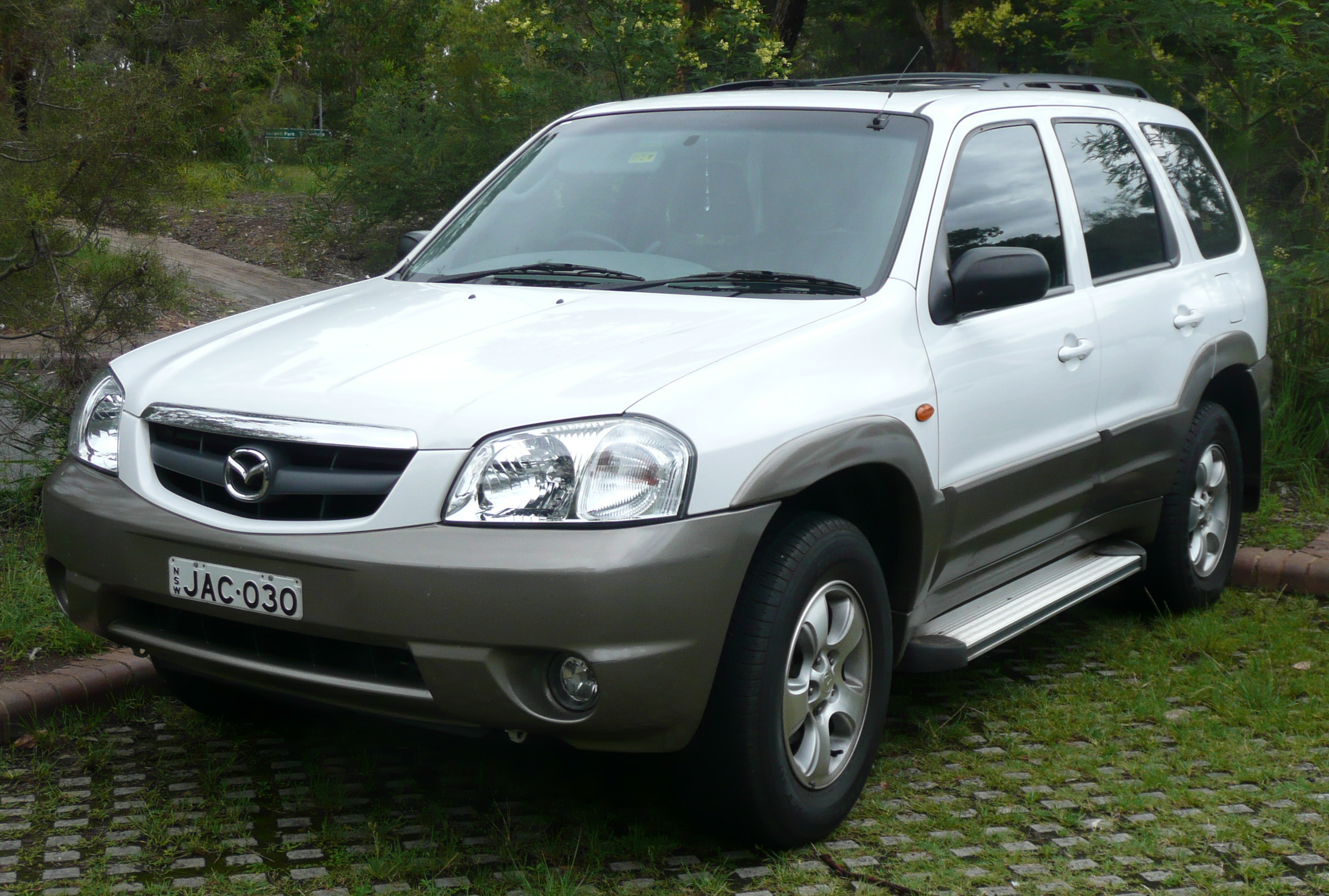 2001-2004 Mazda Tribute wagon 01
