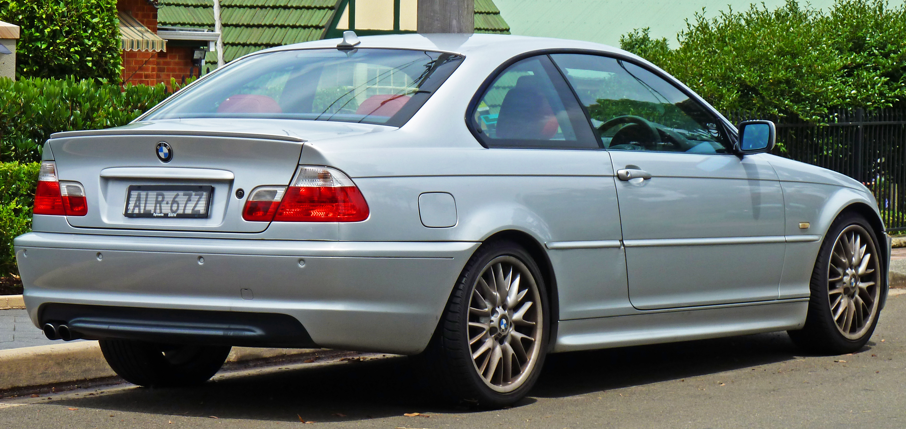 2001 BMW 330Ci (E46 MY2002) coupe (2010-12-10) 02
