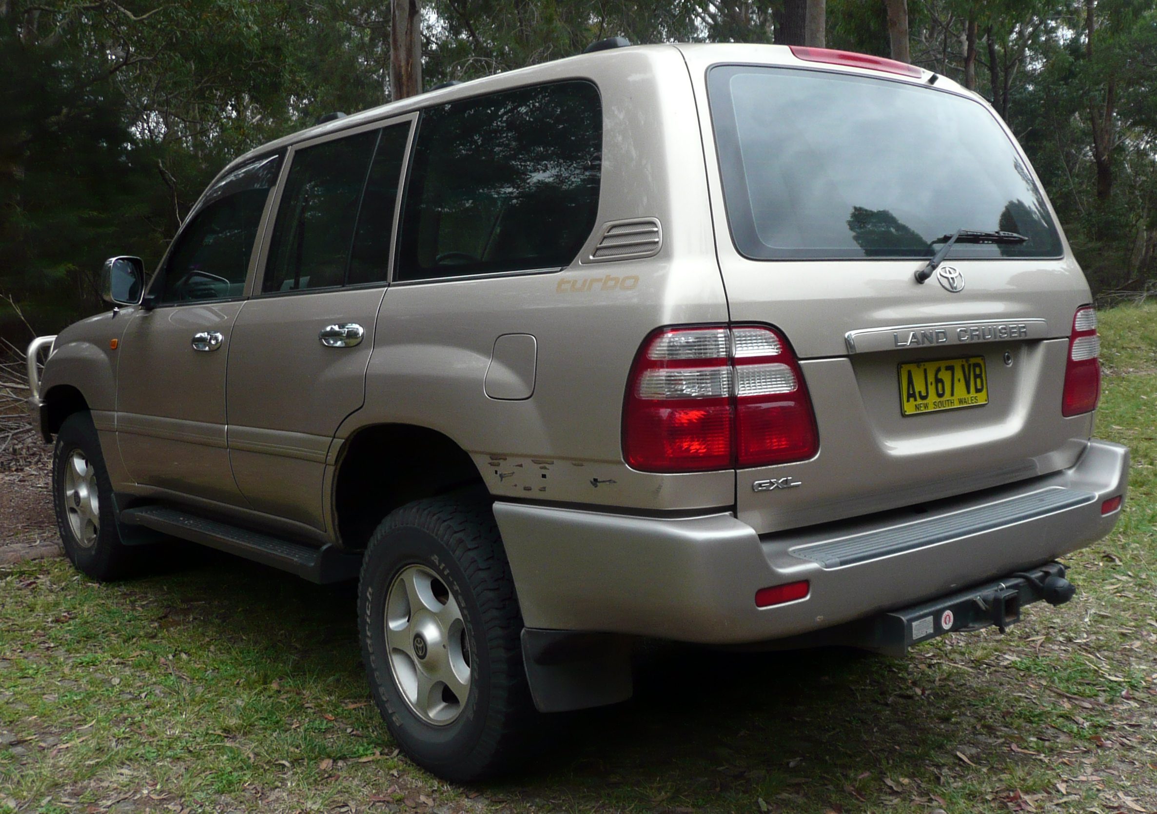 2002-2005 Toyota Land Cruiser (HDJ100R) GXL 01