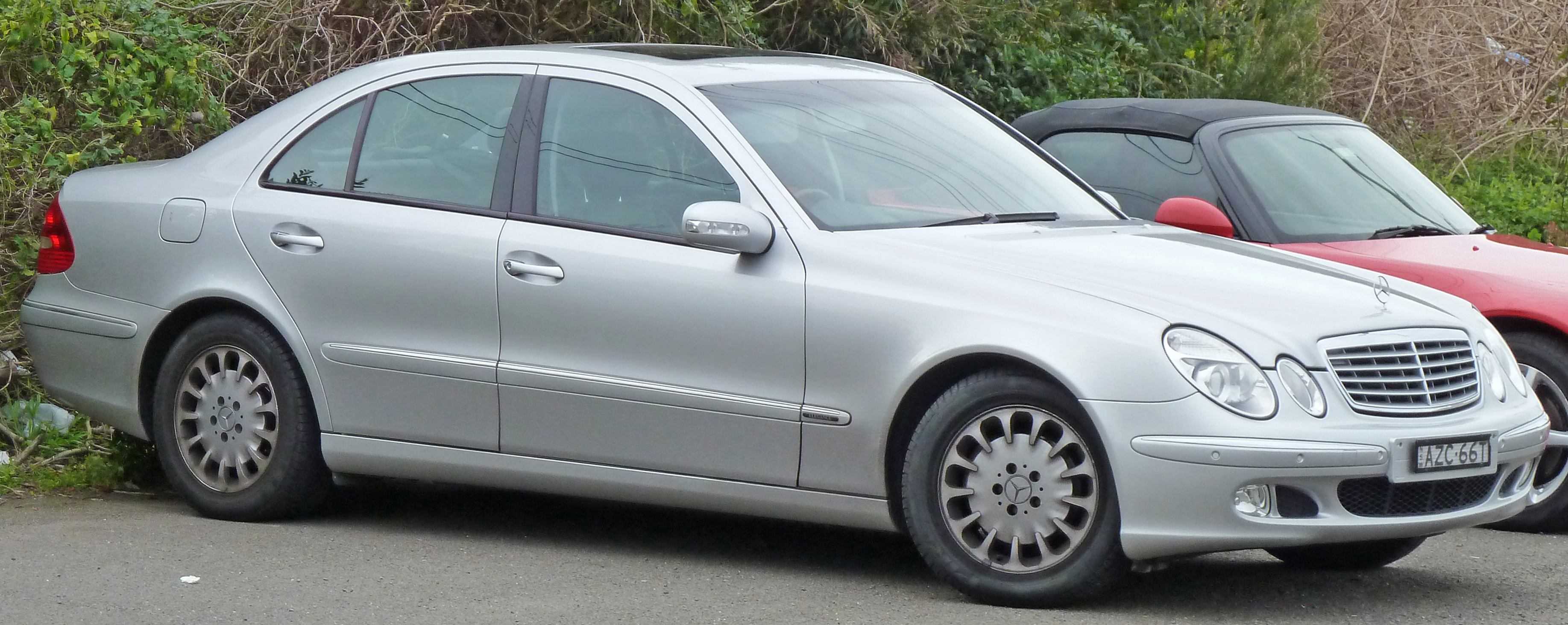 2002-2006 Mercedes-Benz E-Class (W211) Elegance sedan 01