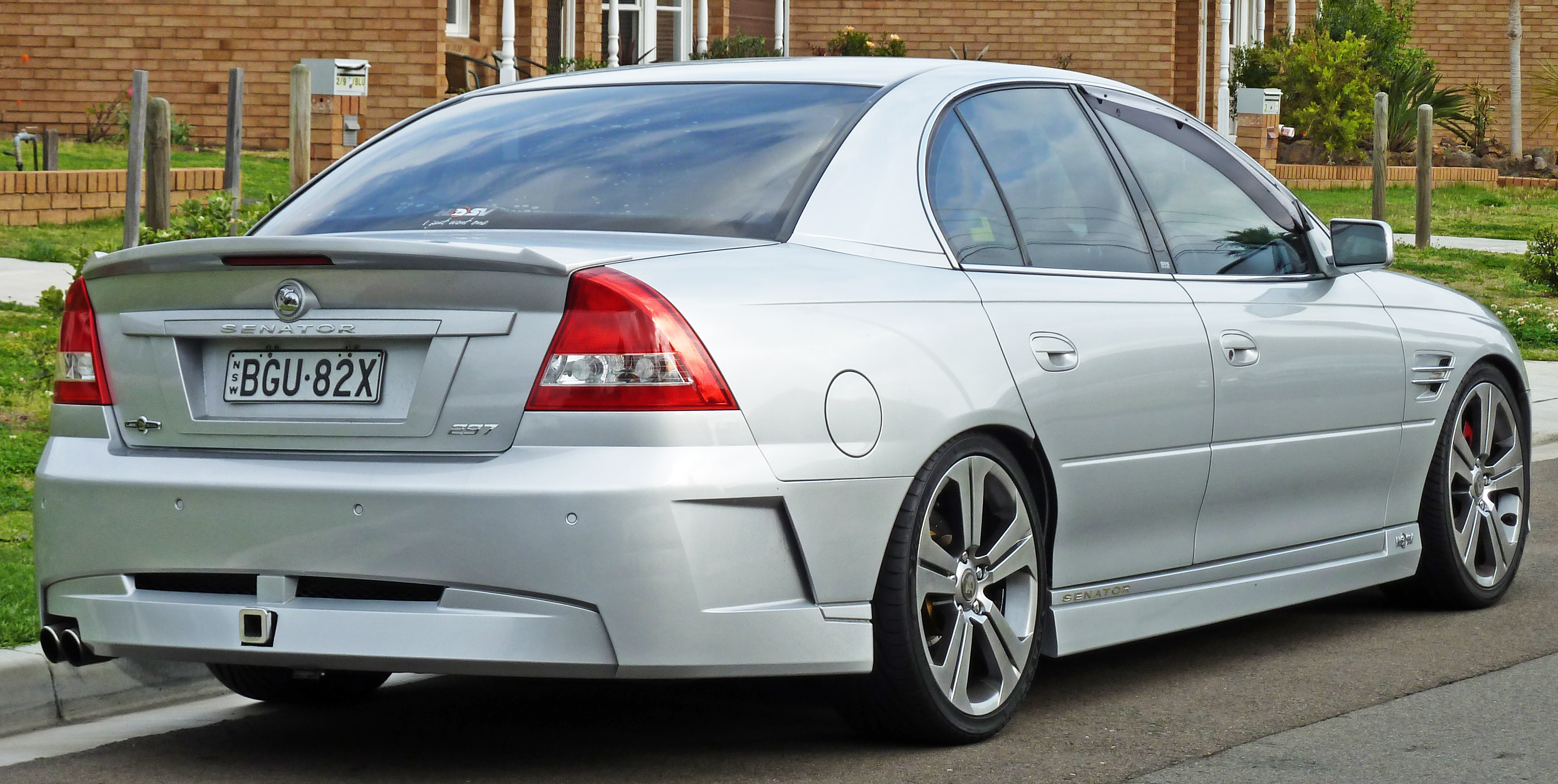 2004-2006 HSV Senator (Z Series) sedan 04
