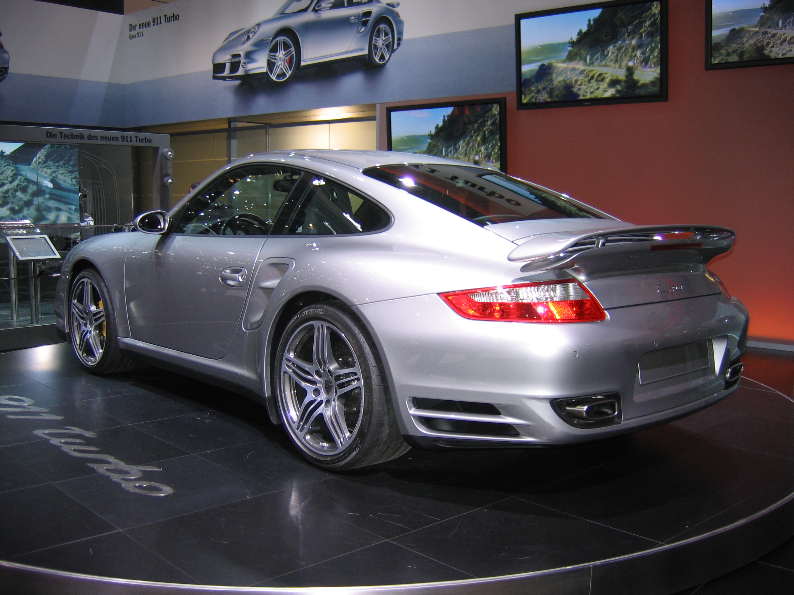 2006-03-03 Motorshow Geneva 100