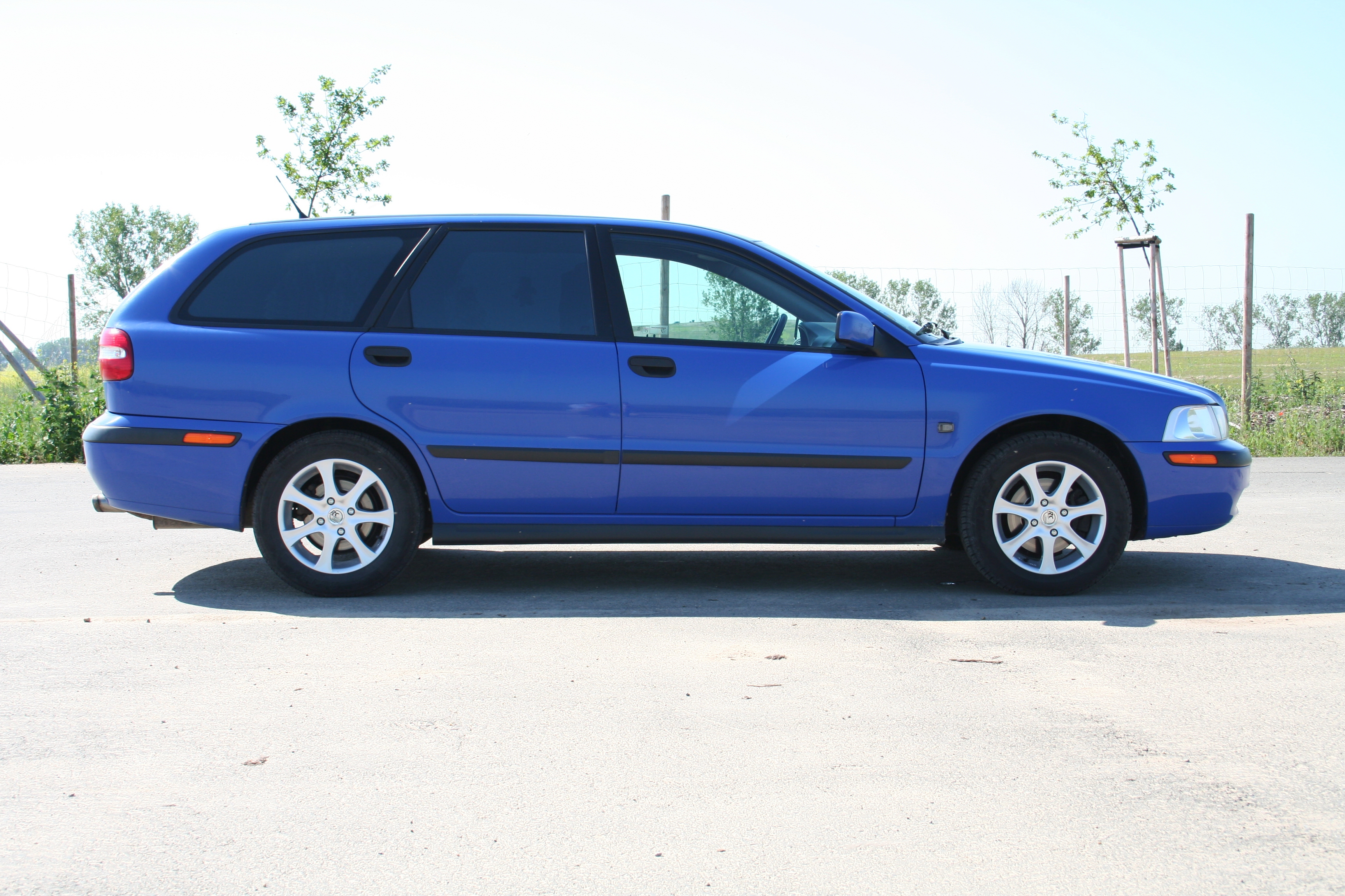 2006-06-13 volvo v40 4