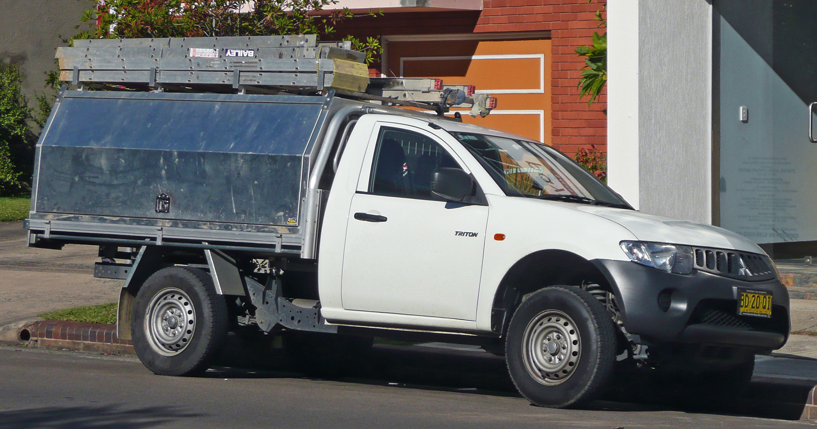 2006-2009 Mitsubishi Triton (ML) 2-door cab chassis 01