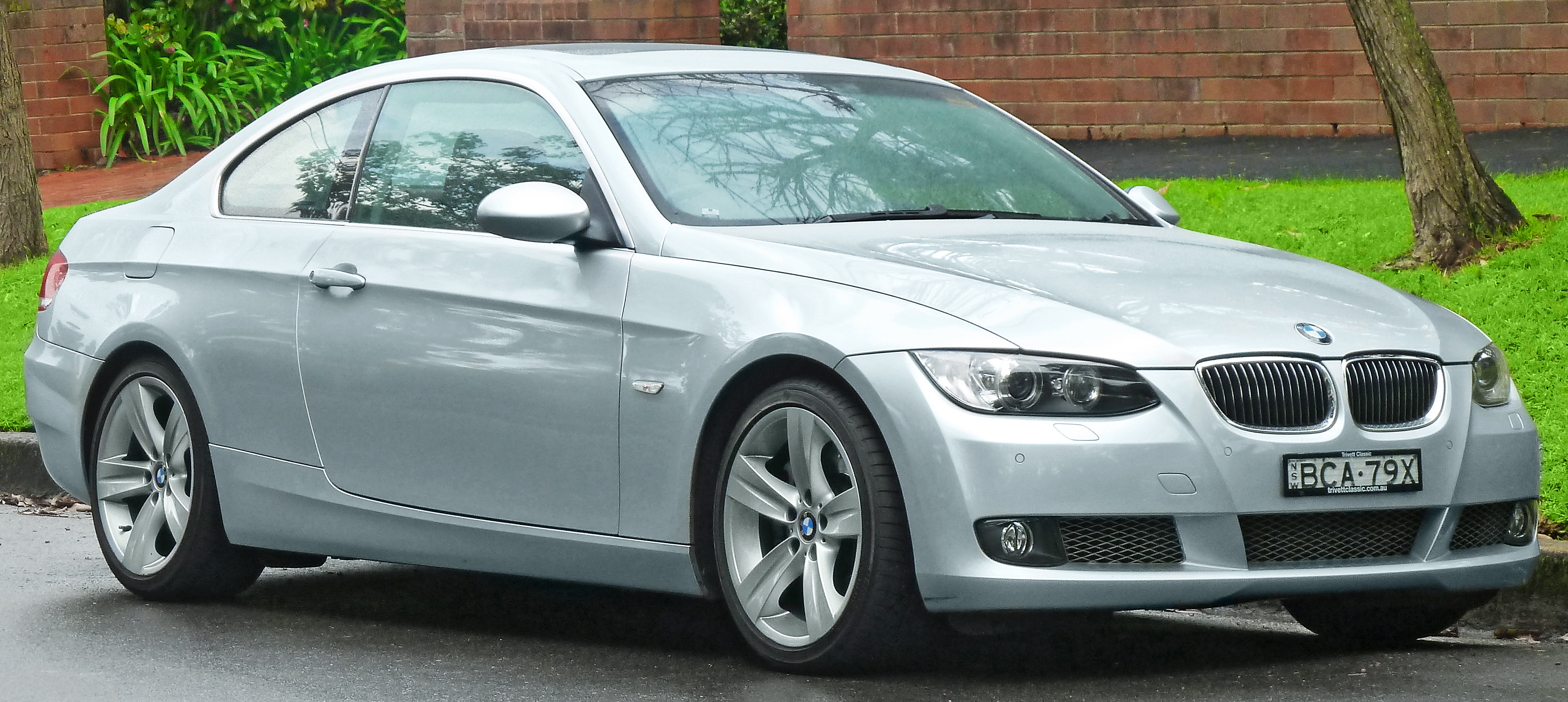 2006-2010 BMW 335i (E92) coupe (2011-07-17) 01
