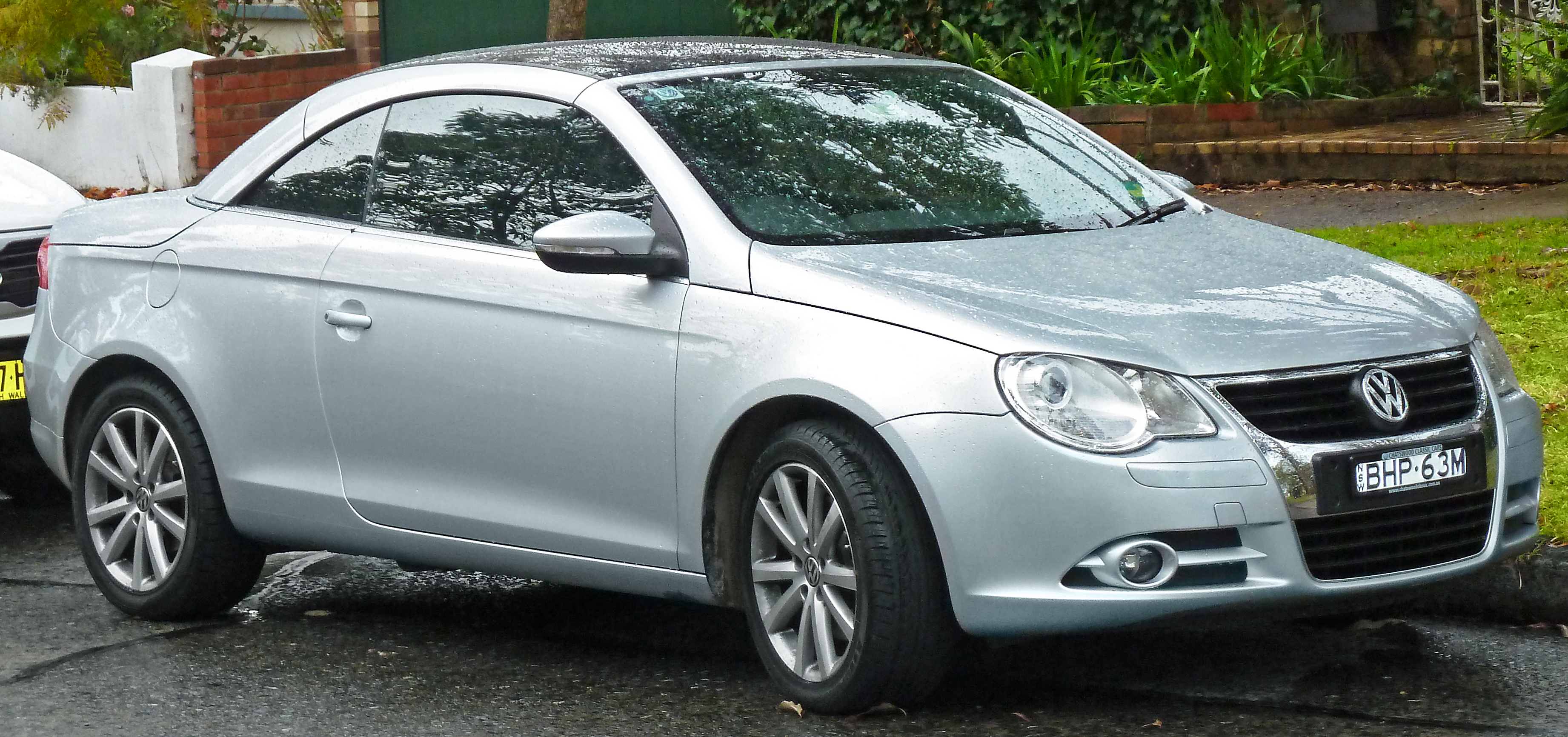2008-2011 Volkswagen Eos (1F) convertible (2011-08-17)